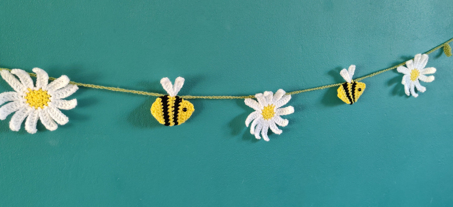 Crochet Daisy and Bee Garland, Summer Bunting