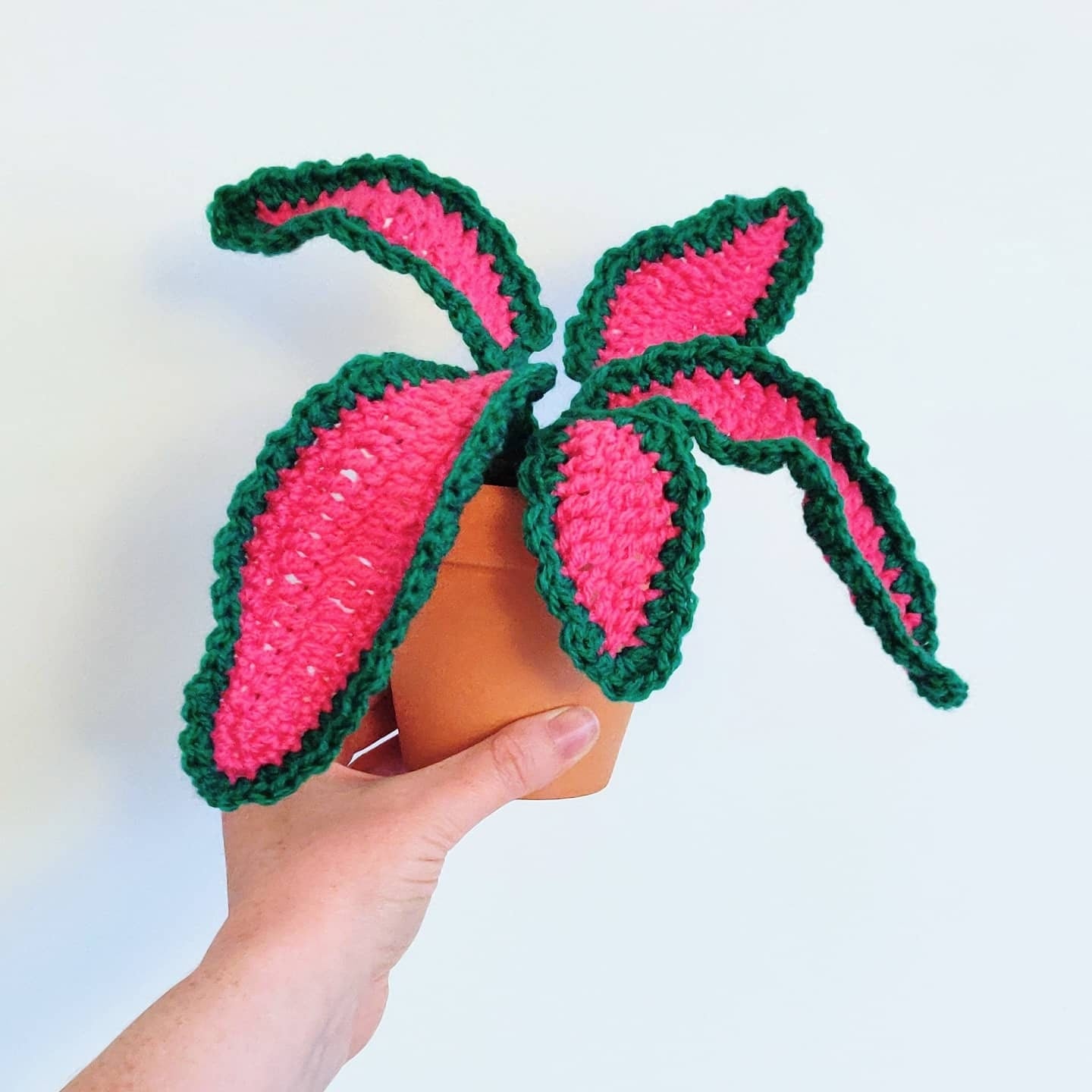 Crochet Pink and Green Plant, Indoor Plant, Crochet Plant, Artificial Plants in Pot, Fake Plant in Pot, Crochet Bee Decor, Crochet Bee Gift