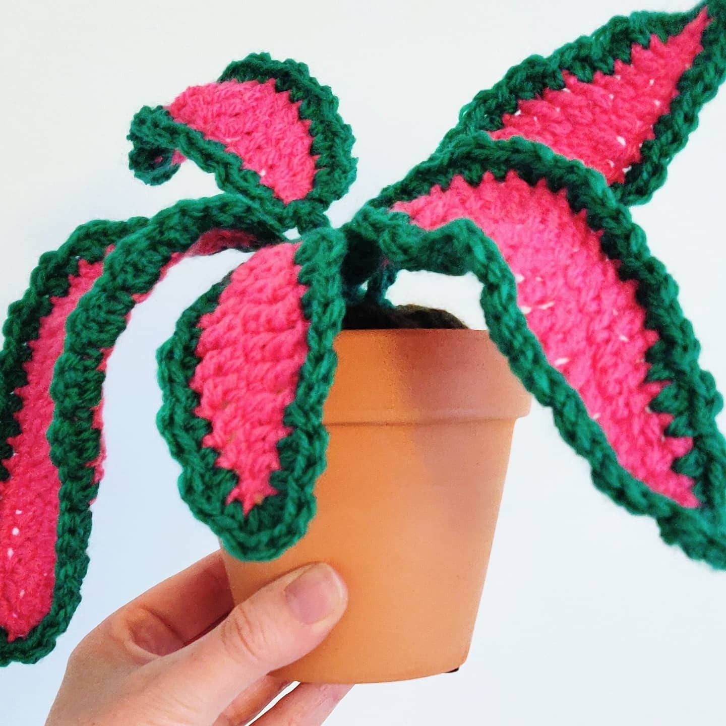 Crochet Pink and Green Plant, Indoor Plant, Crochet Plant, Artificial Plants in Pot, Fake Plant in Pot, Crochet Bee Decor, Crochet Bee Gift
