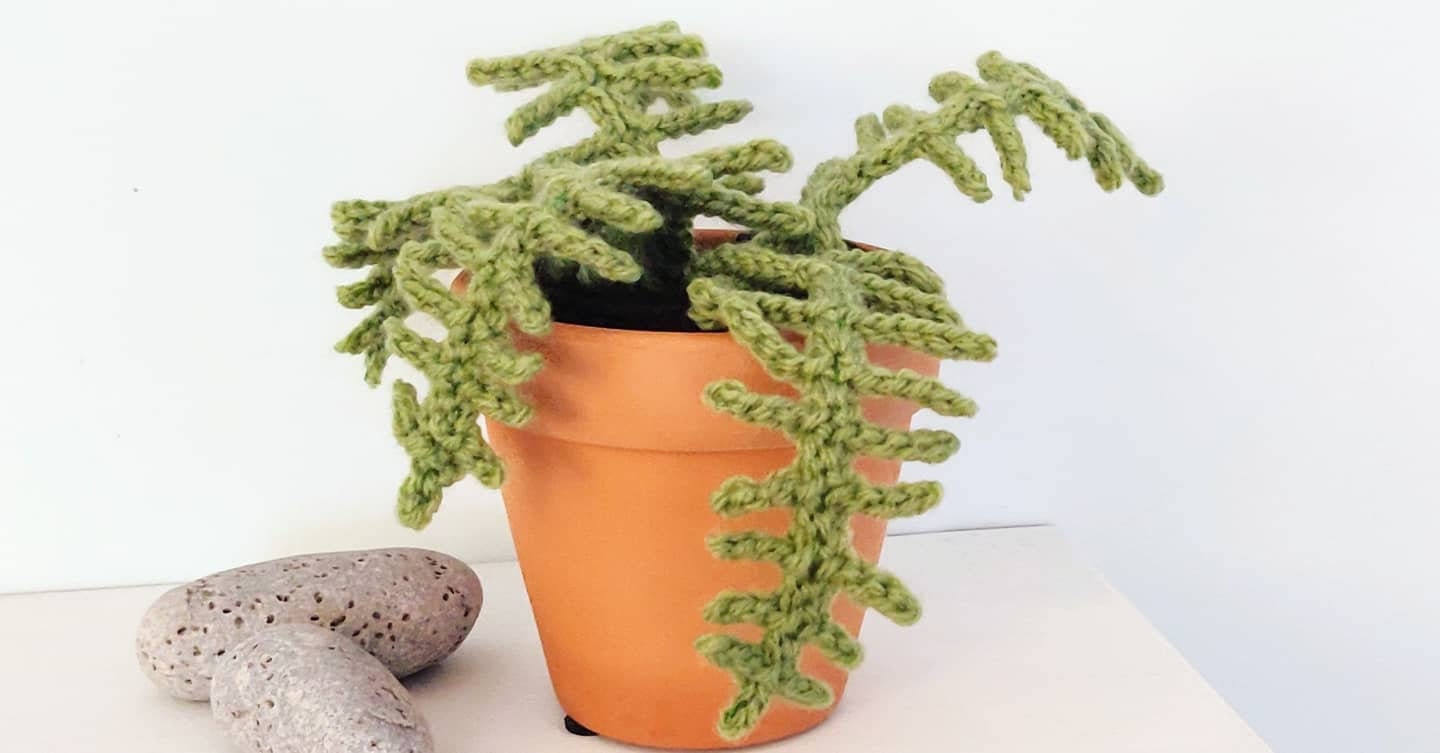 Crochet Fern, Crochet Plant in Terracotta Pot, Artificial Plant in Pot, Fake Plant in Pot, Green Plant, Trailing Plant Gift, Fake Fern