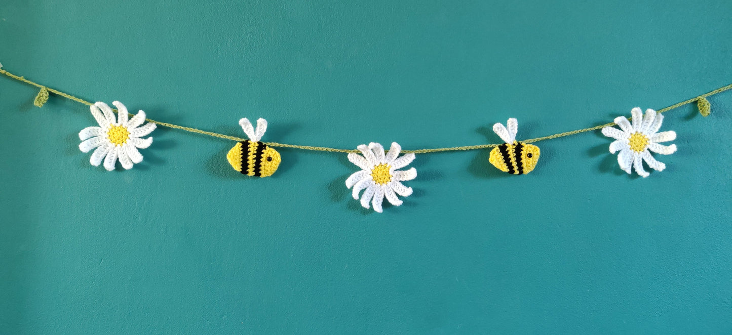 Crochet Daisy and Bee Garland, Summer Bunting