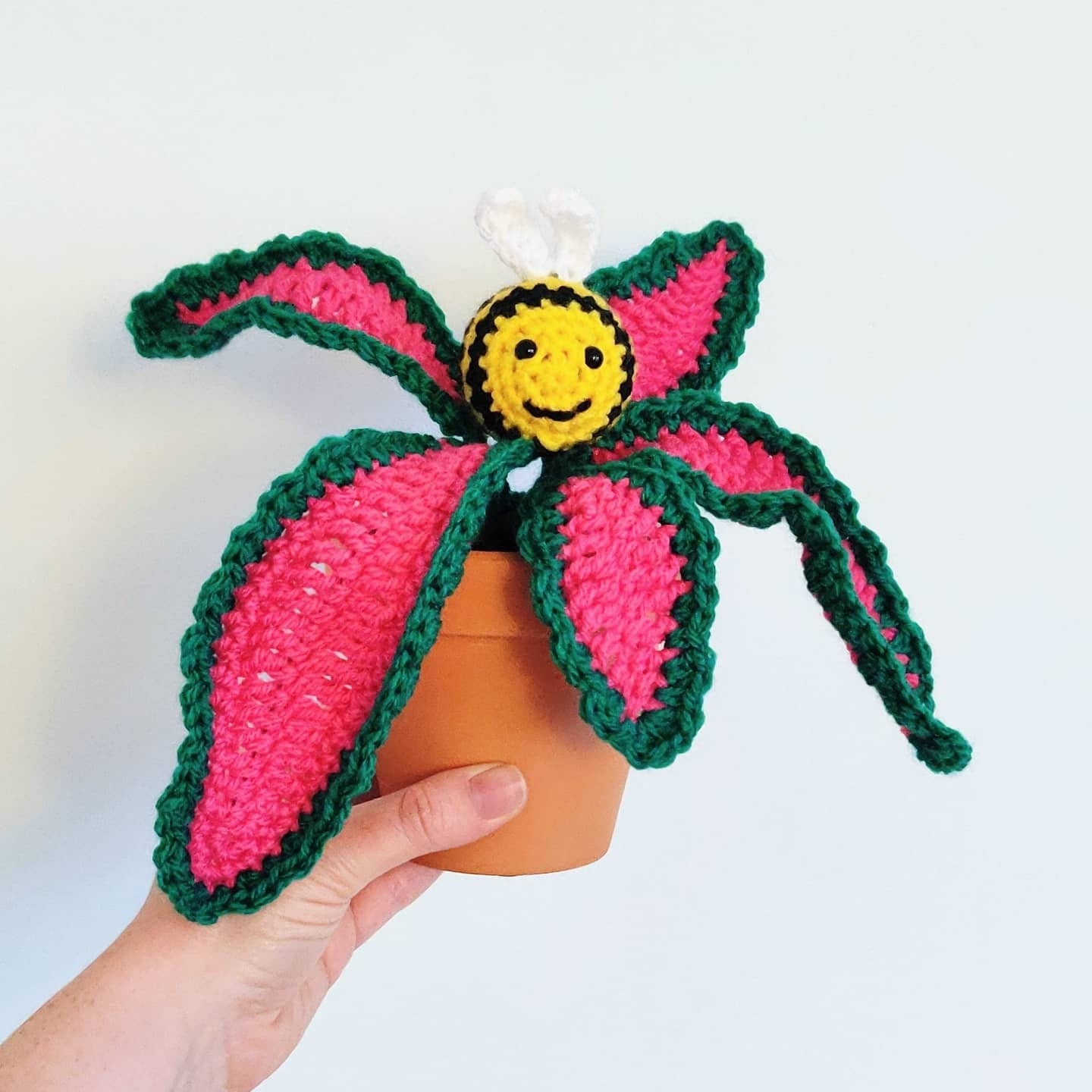 Crochet Pink and Green Plant, Indoor Plant, Crochet Plant, Artificial Plants in Pot, Fake Plant in Pot, Crochet Bee Decor, Crochet Bee Gift