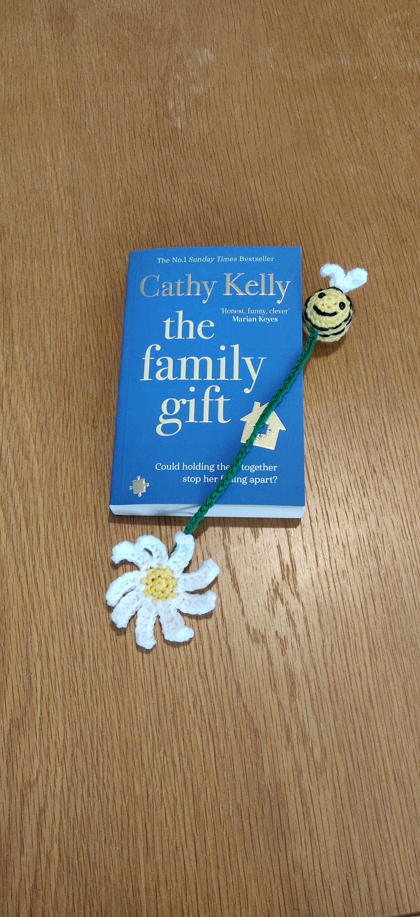 Crochet Bee and Daisy Bookmark: Book Lover Gift