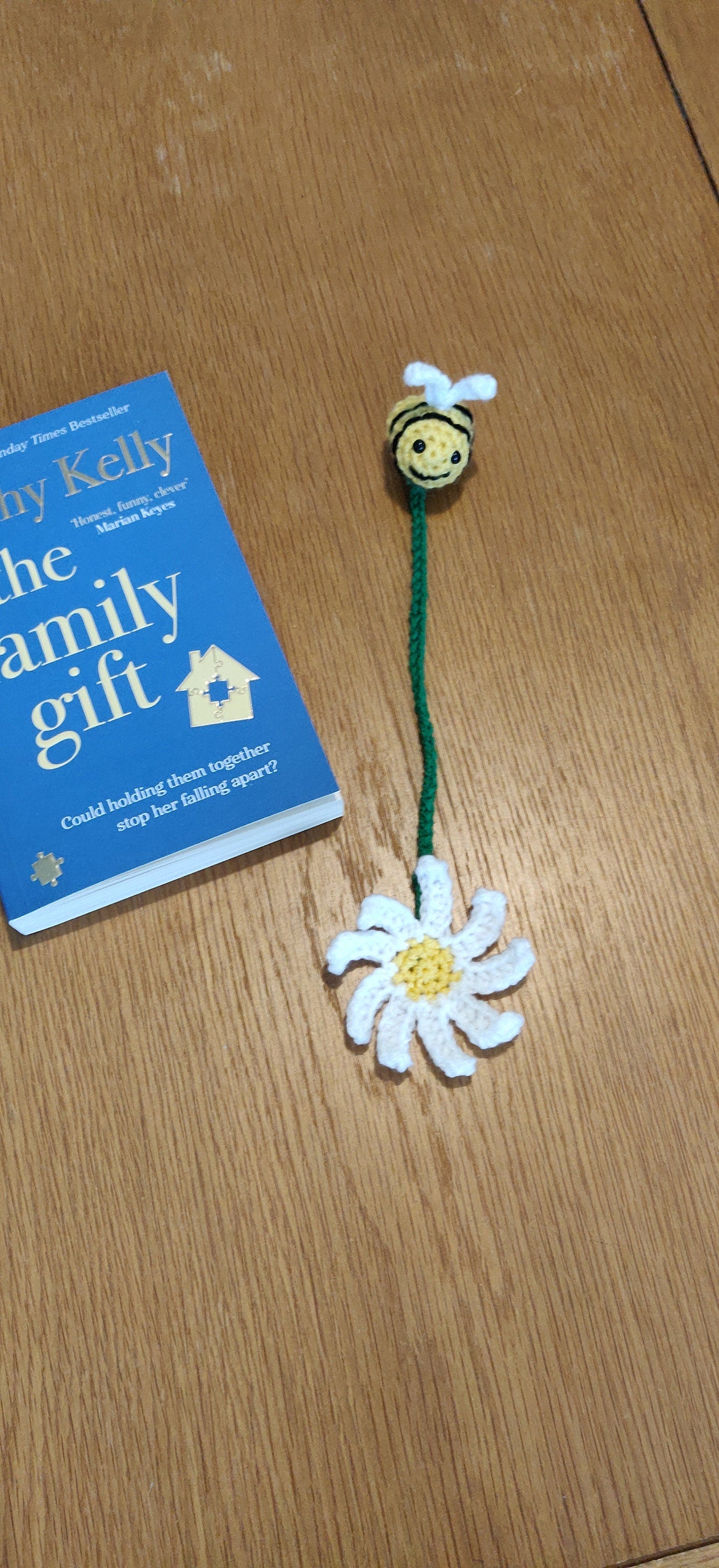 Crochet Bee and Daisy Bookmark: Book Lover Gift
