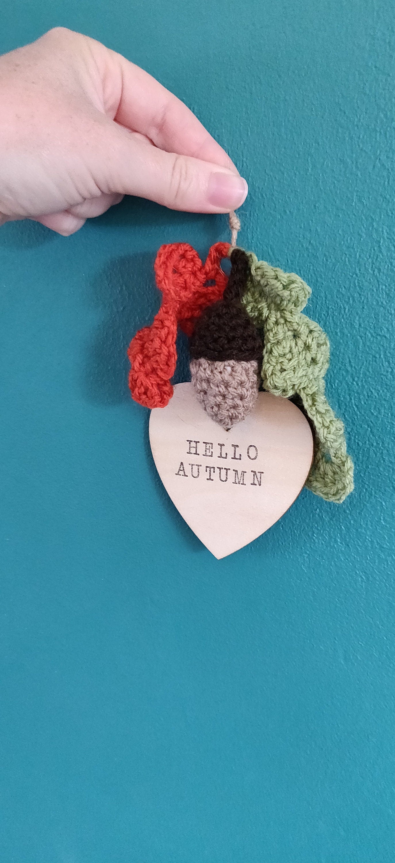Hello Autumn Wooden Sign, Crochet Acorn and Leaves, Fall Decorations, Autumn Leaves Decoration, Halloween Decorations, Autumn Acorn Gift