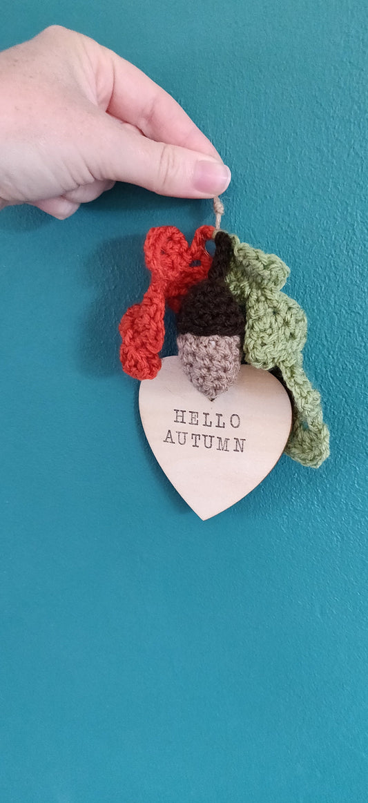 Hello Autumn Wooden Sign, Crochet Acorn and Leaves, Fall Decorations, Autumn Leaves Decoration, Halloween Decorations, Autumn Acorn Gift