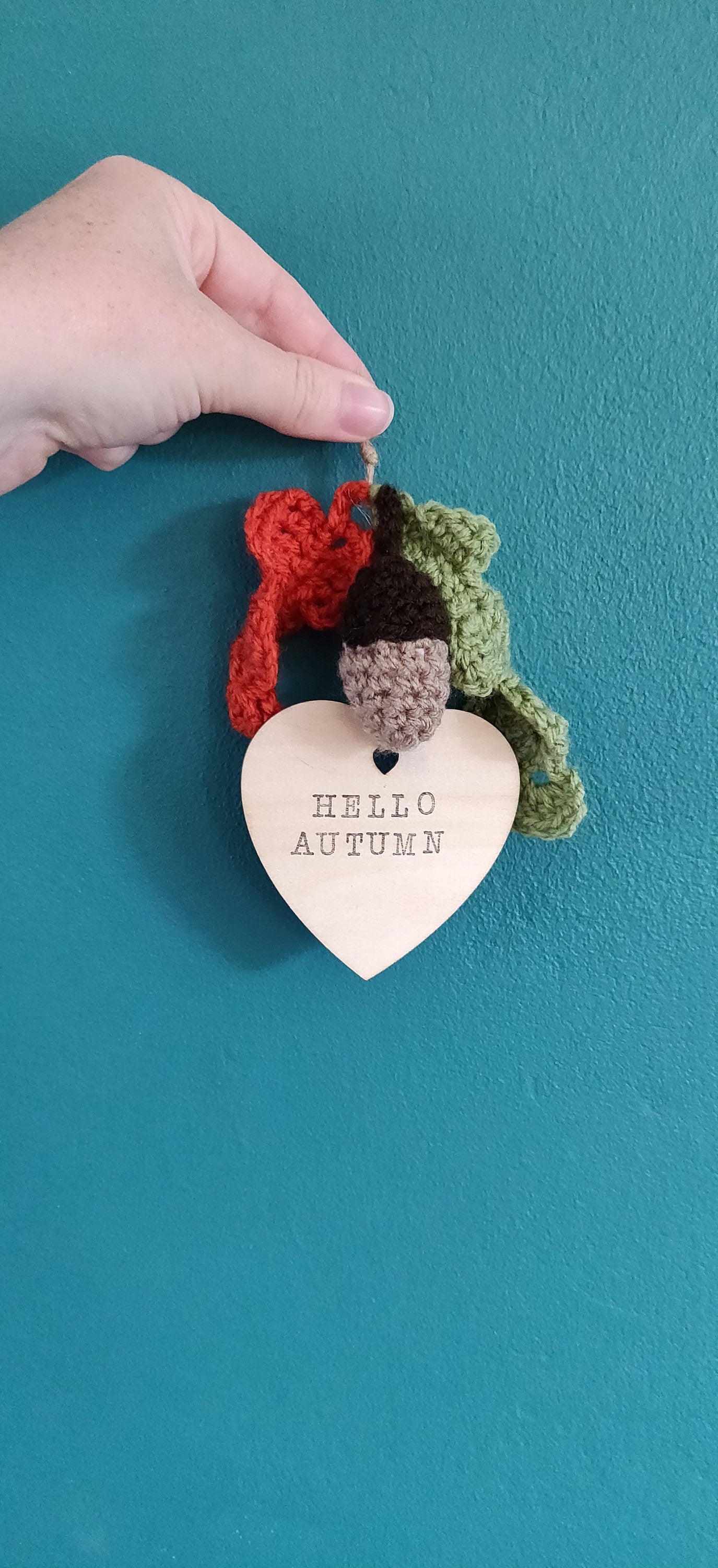 Hello Autumn Wooden Sign, Crochet Acorn and Leaves, Fall Decorations, Autumn Leaves Decoration, Halloween Decorations, Autumn Acorn Gift