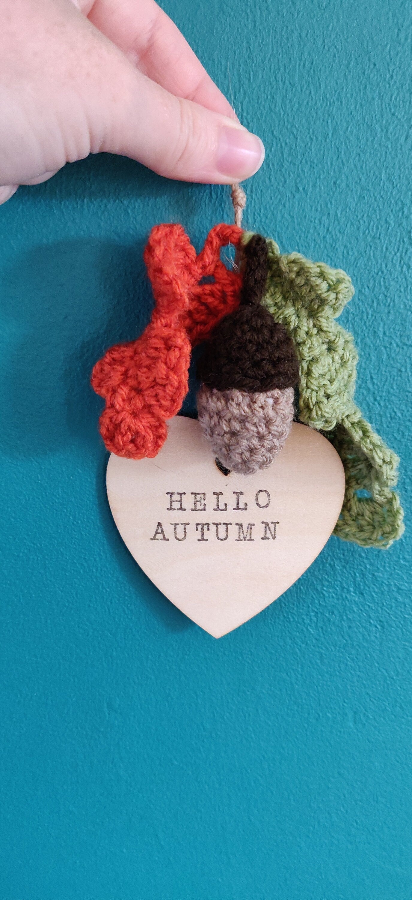 Hello Autumn Wooden Sign, Crochet Acorn and Leaves, Fall Decorations, Autumn Leaves Decoration, Halloween Decorations, Autumn Acorn Gift