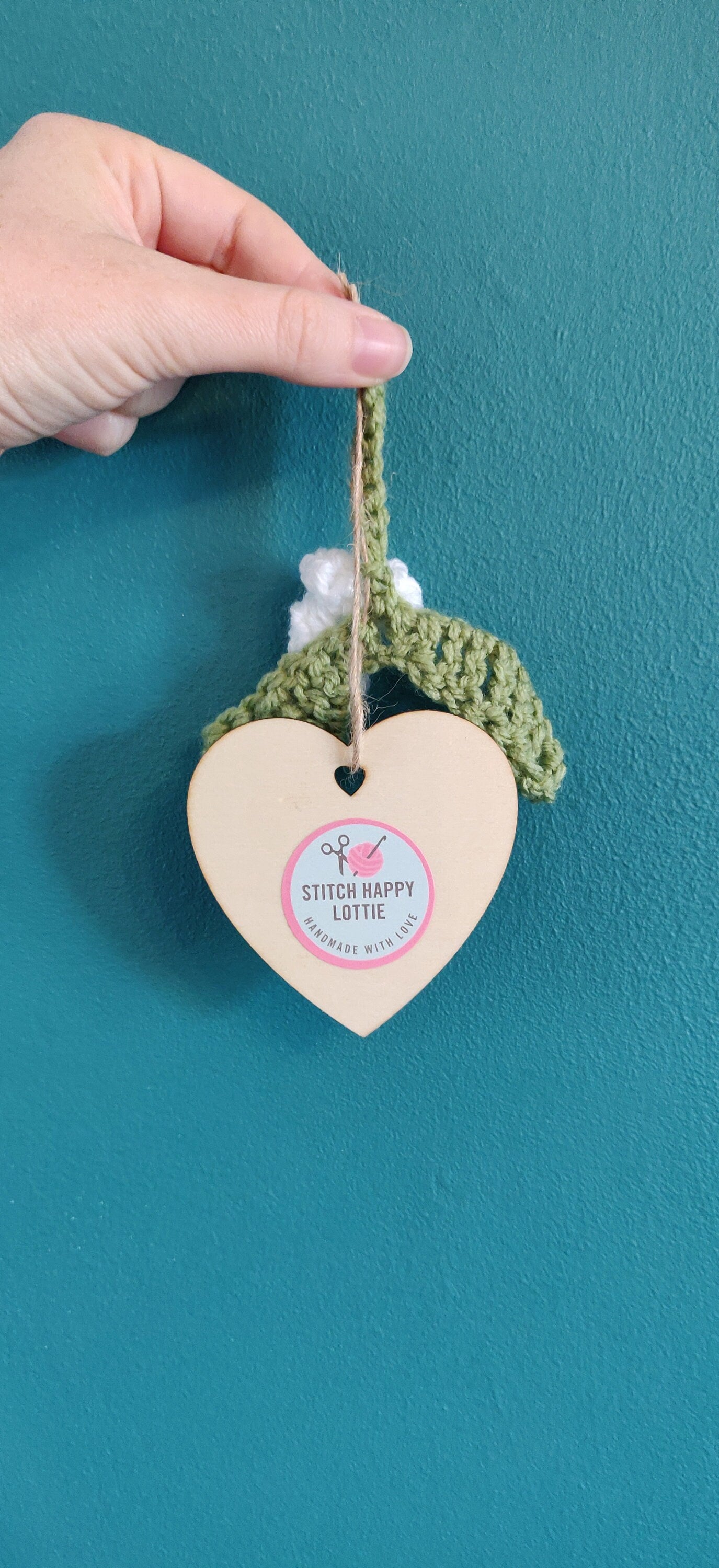 Crocheted Mistletoe Kisses Sign: Personalized Christmas Ornament