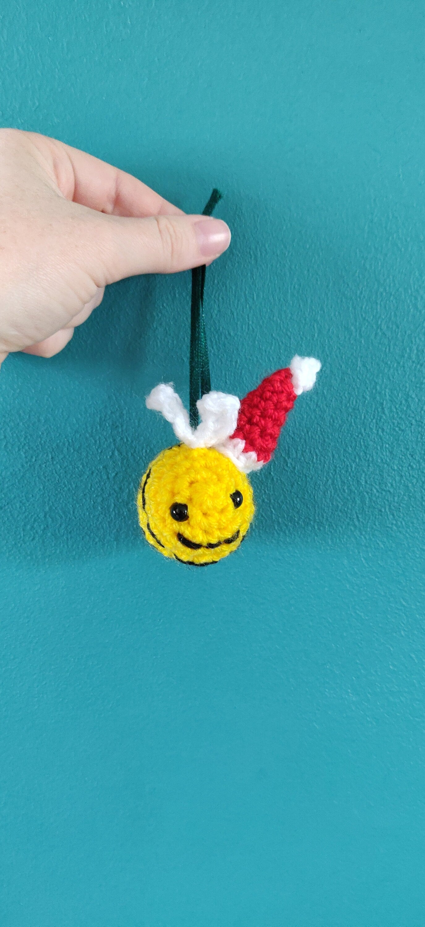 Crocheted Christmas Bee Ornament: Festive Bumble Bee Decoration