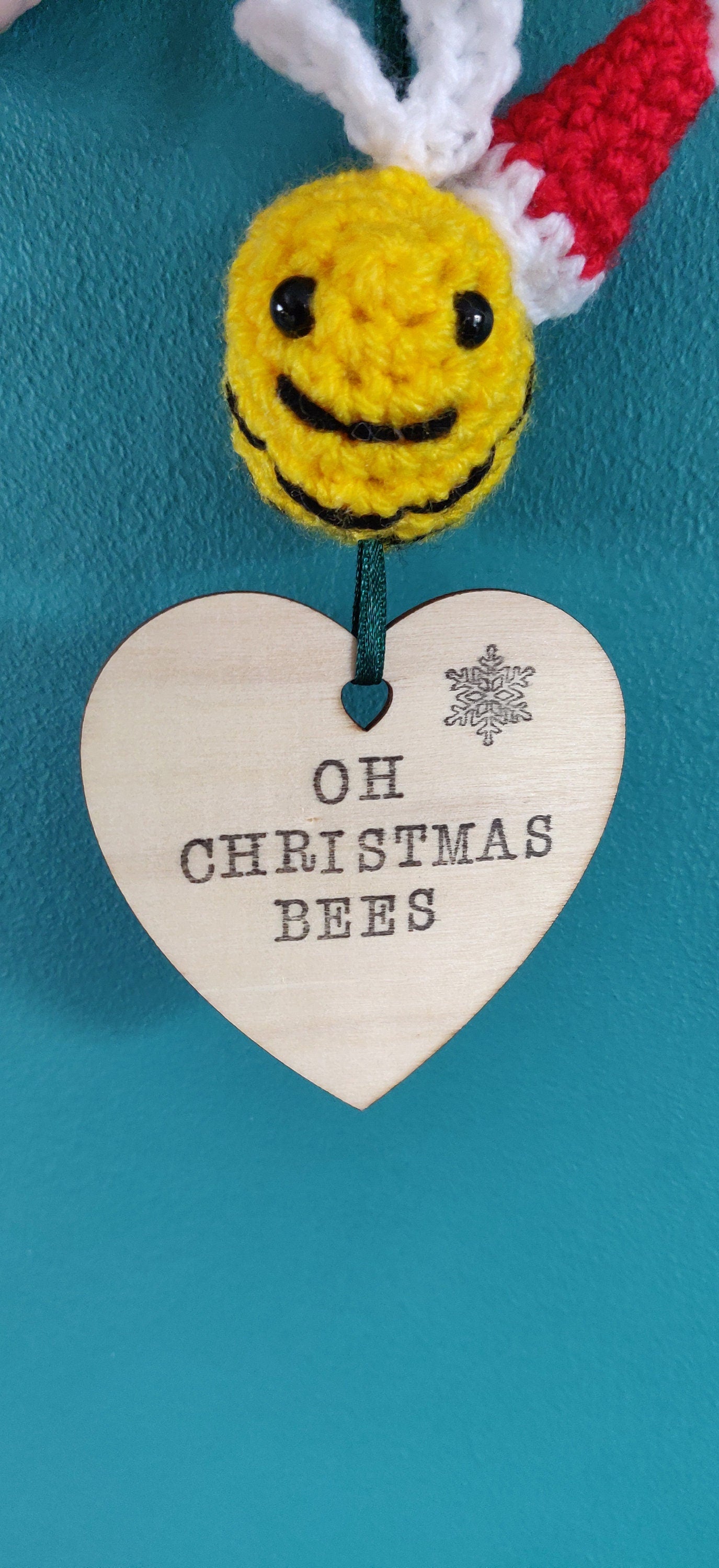 Crocheted Christmas Bee Ornament: Festive Bumble Bee Decoration
