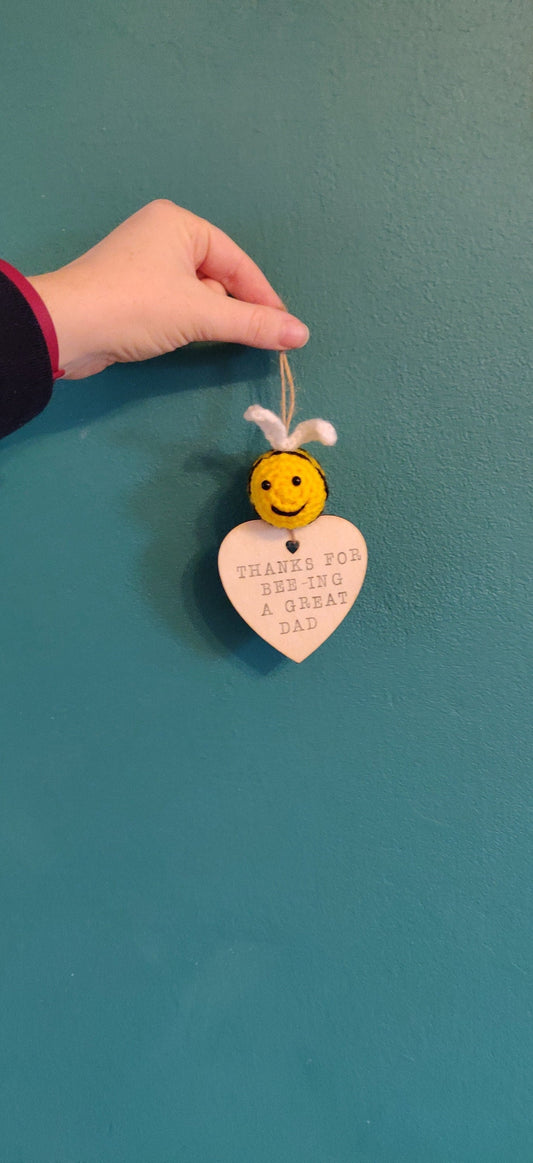 Thanks for Being a Great Dad Wooden Sign, Father's Day Gift, Crochet Bumblebee, Wooden Heart Gift Plaque, Bee Gift for Dad, Dad Pun Gift