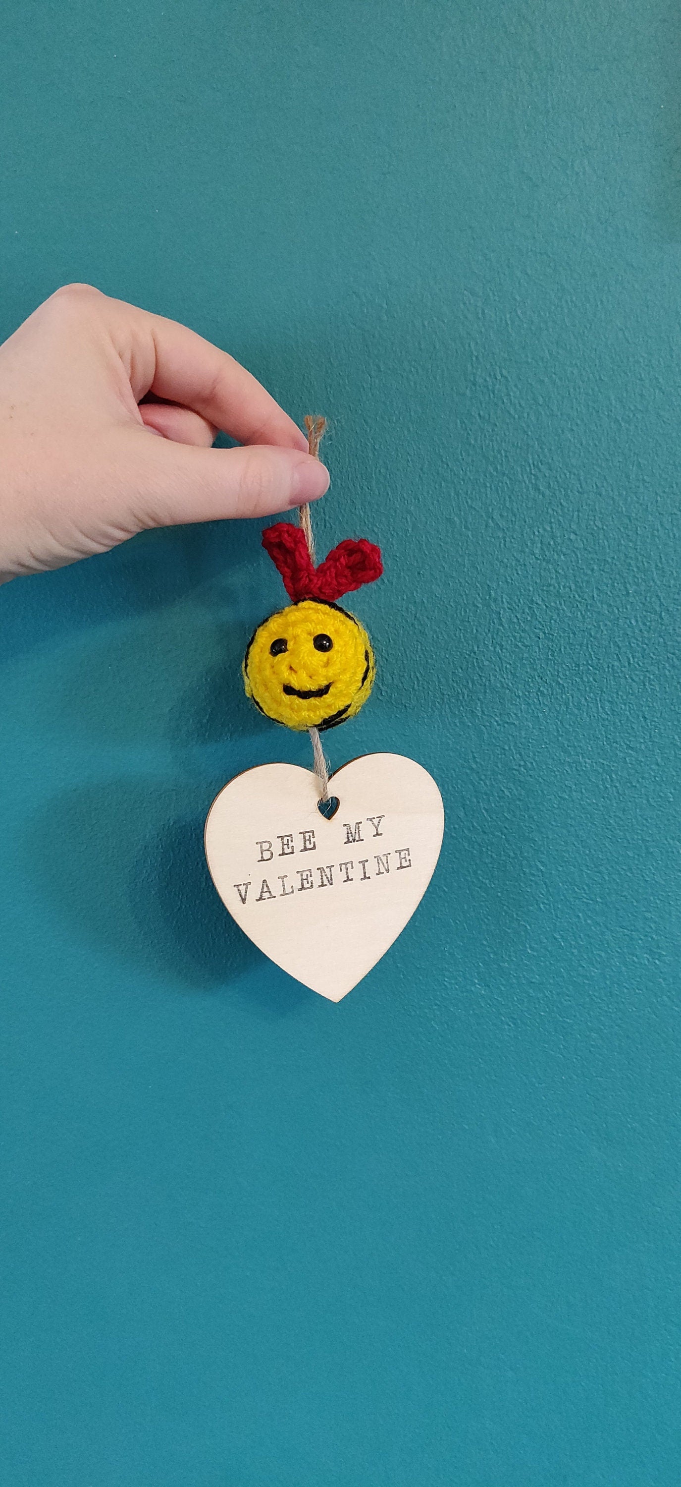 Bee My Valentine Wooden Sign, Crochet Bumblebee, Wooden Heart Gift, Personalised Valentine's Day Gift, Bee Gift for Her, Valentine's Bees