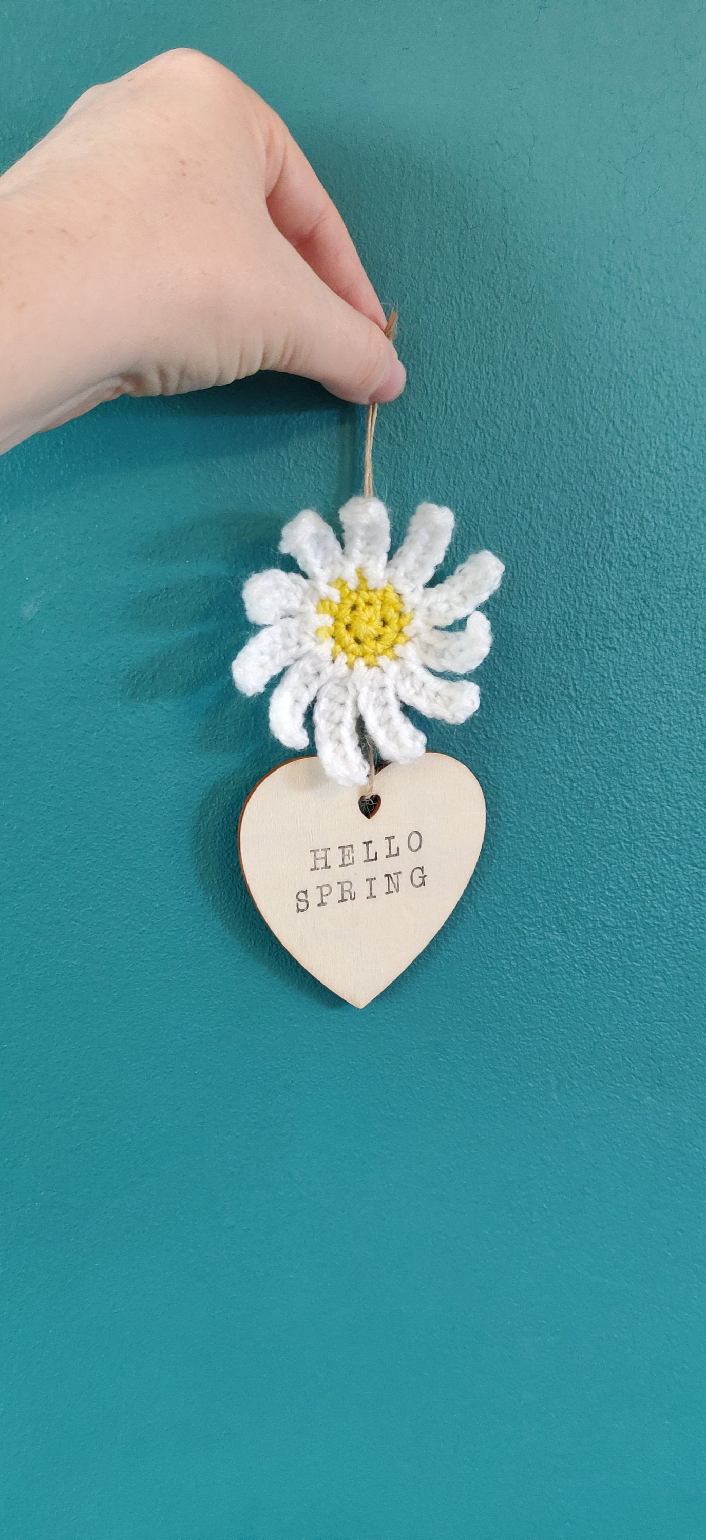 Hello Spring Sign, Spring Decorations, Hello Spring Door Hanger, Door Sign, Daisy Gift, Daisy Art, Easter Door Decoration, Easter Sign