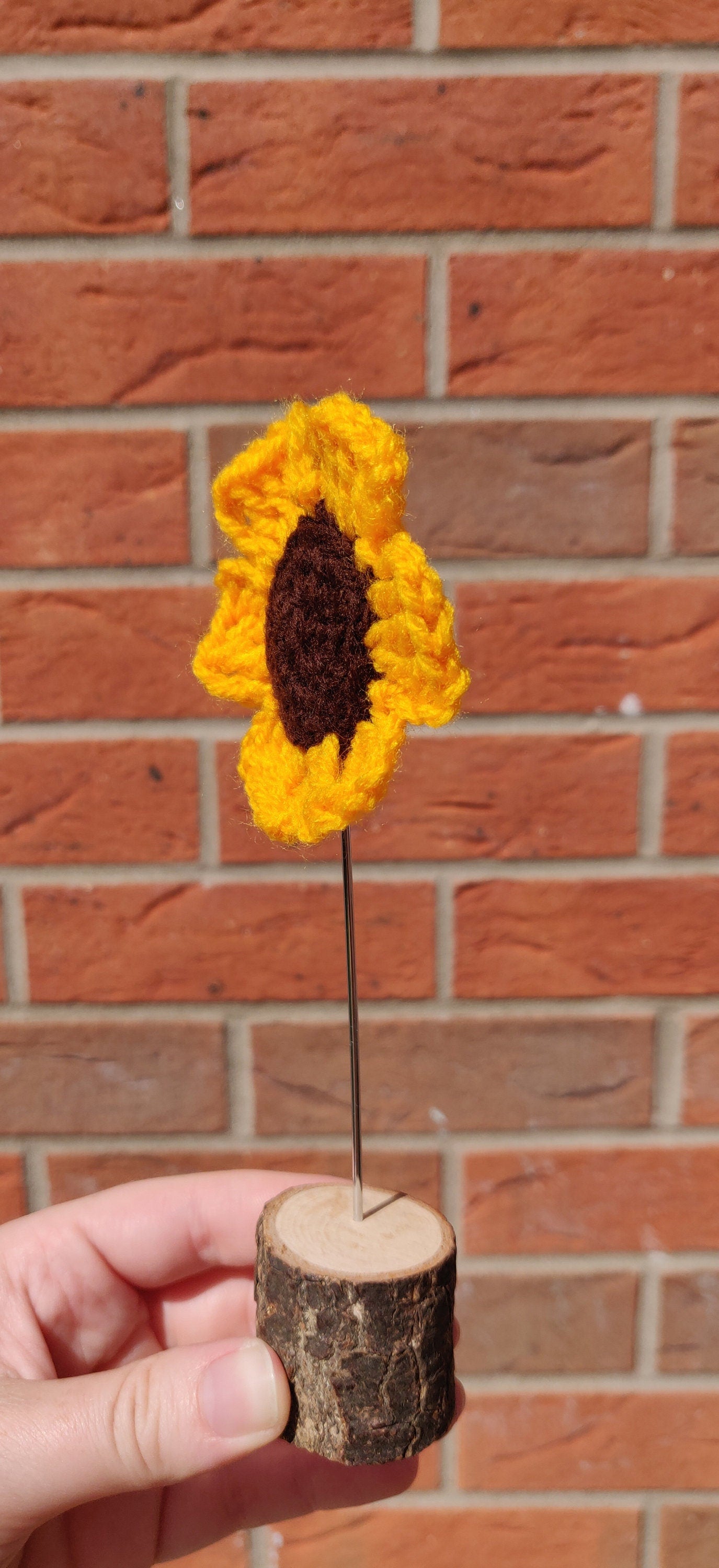 Crochet Sunflower Stem, Sunflower Gift, Sunflower Present for Her Birthday, Summer Decoration, Yellow Flower Art Print, Unique gift For Mum