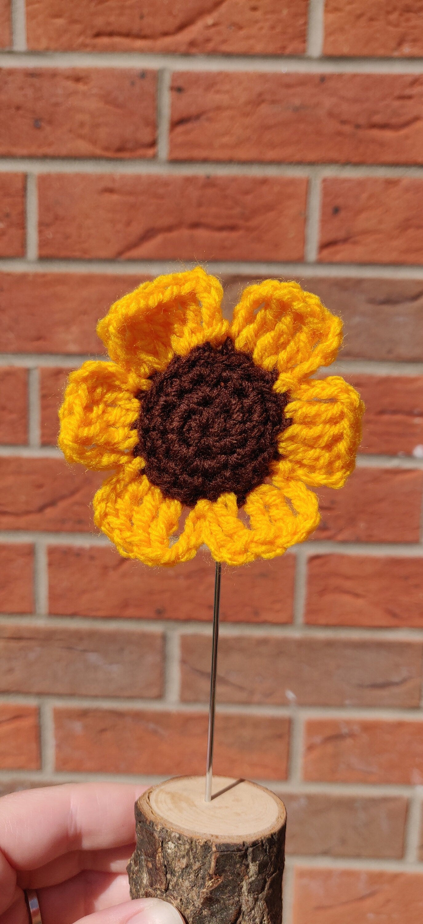 Crochet Sunflower Stem, Sunflower Gift, Sunflower Present for Her Birthday, Summer Decoration, Yellow Flower Art Print, Unique gift For Mum