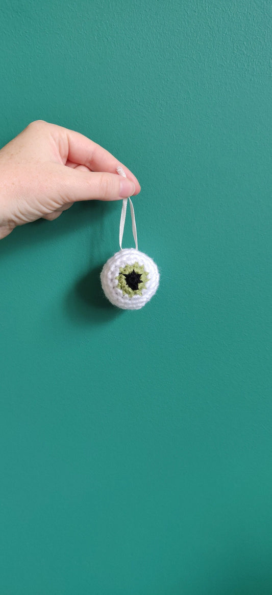 Crochet Eyeball Halloween Ornament: Spooky Tree Decor