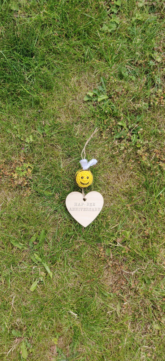 Happy Anniversary Gift, Wood Wedding Anniversary Bee Gift, Fifth Anniversary, Wool Seventh Anniversary Present, Bee Hanging Sign