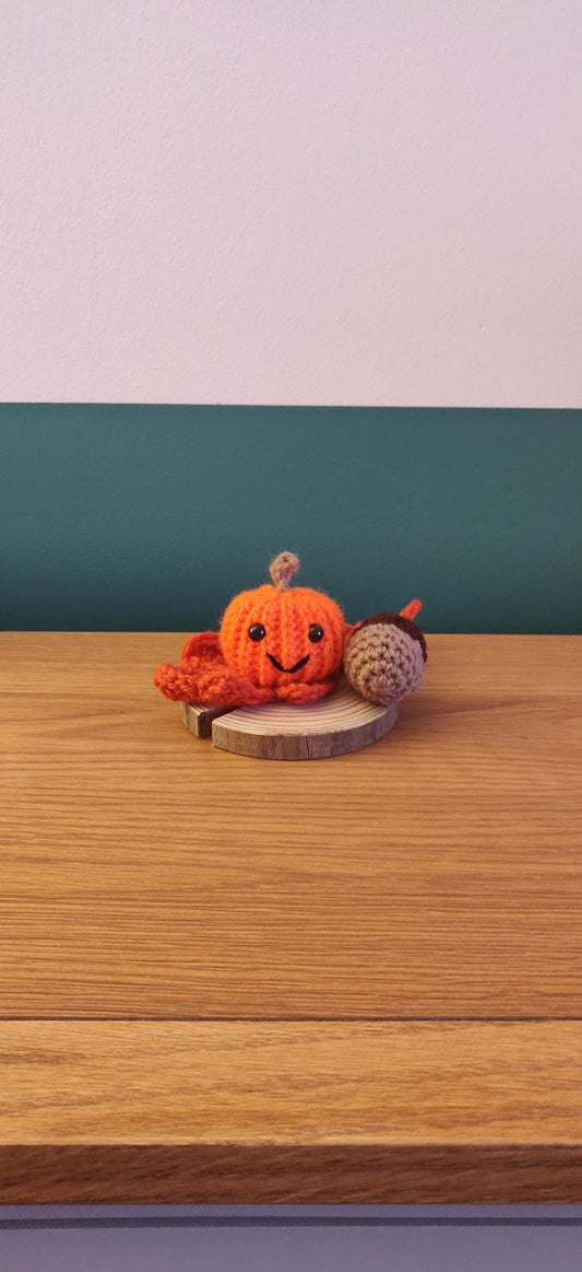 Crochet Pumpkin Ornament: Rustic Autumn Table Centerpiece