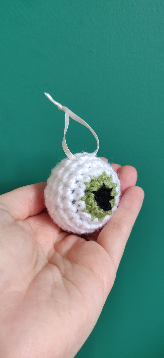 Crochet Eyeball Halloween Ornament: Spooky Tree Decor