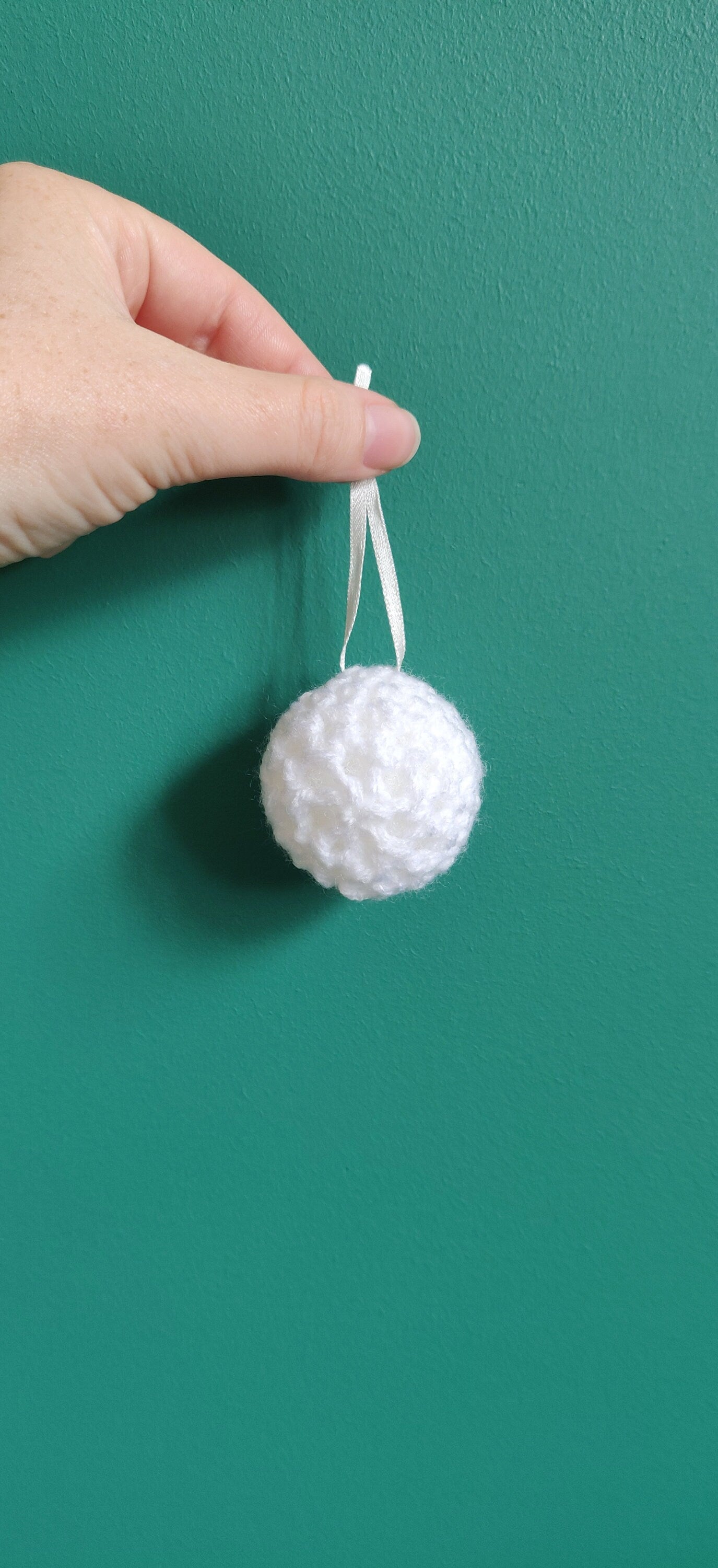 Crochet Eyeball Halloween Ornament: Spooky Tree Decor