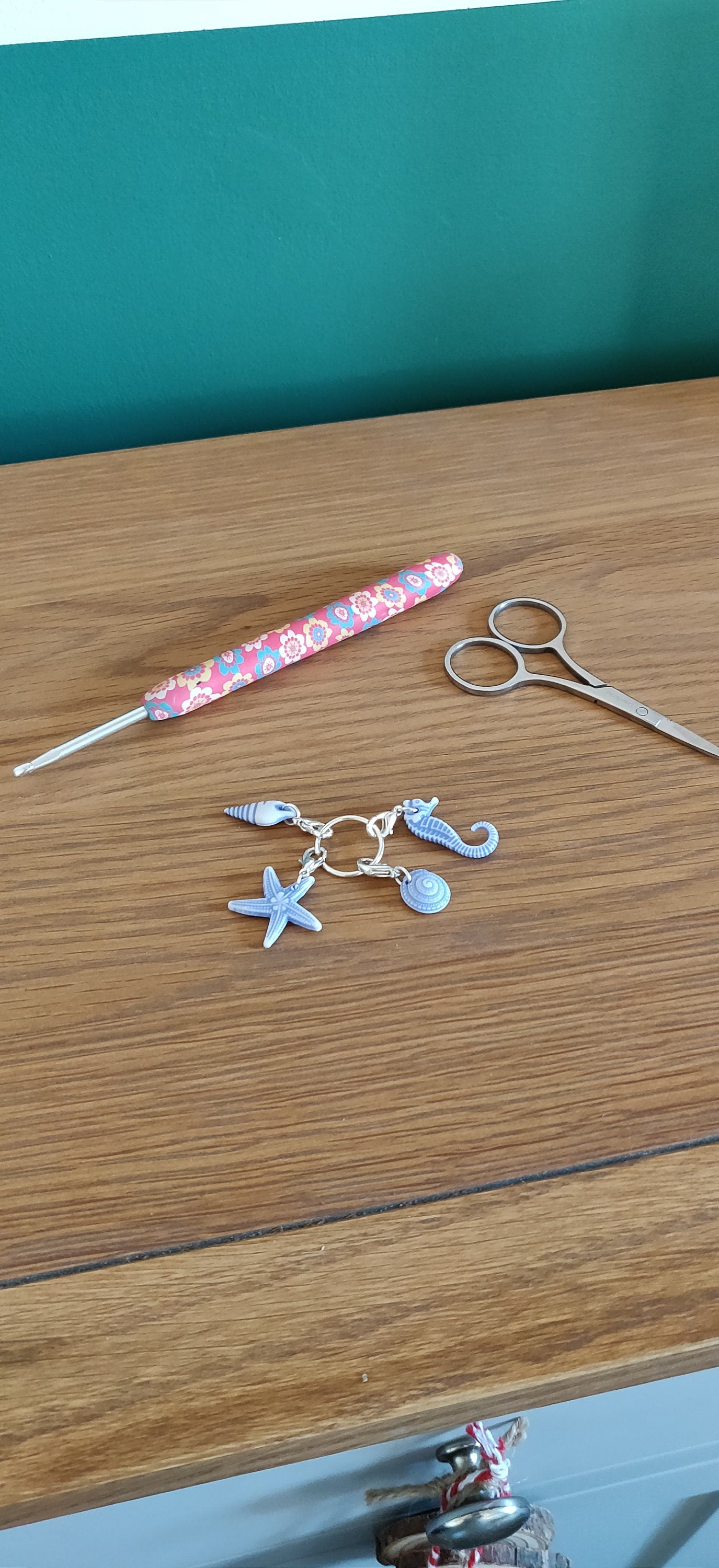 Set of Four Crochet Stitch Markers, Kitting Stitch Marker UK, Crochet Accessories, Gift for Crafter, Beach Theme, Seahorse, Shells, Starfish
