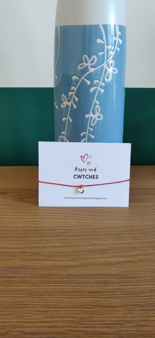 Kisses and Cwtches Bracelet, Welsh Bracelet, Welsh Language Gift, Kisses and Cuddles Card, Anniversary Heart Charm Bracelet, Red Heart Gift