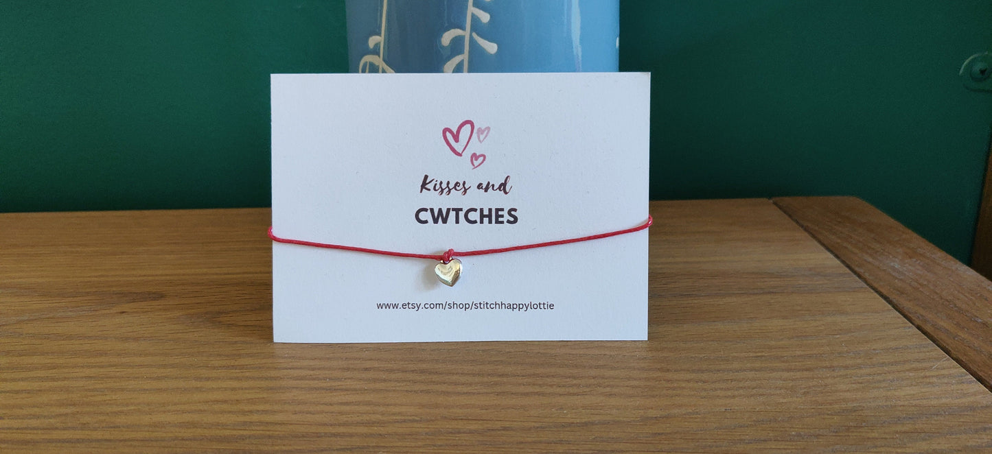 Kisses and Cwtches Bracelet, Welsh Bracelet, Welsh Language Gift, Kisses and Cuddles Card, Anniversary Heart Charm Bracelet, Red Heart Gift