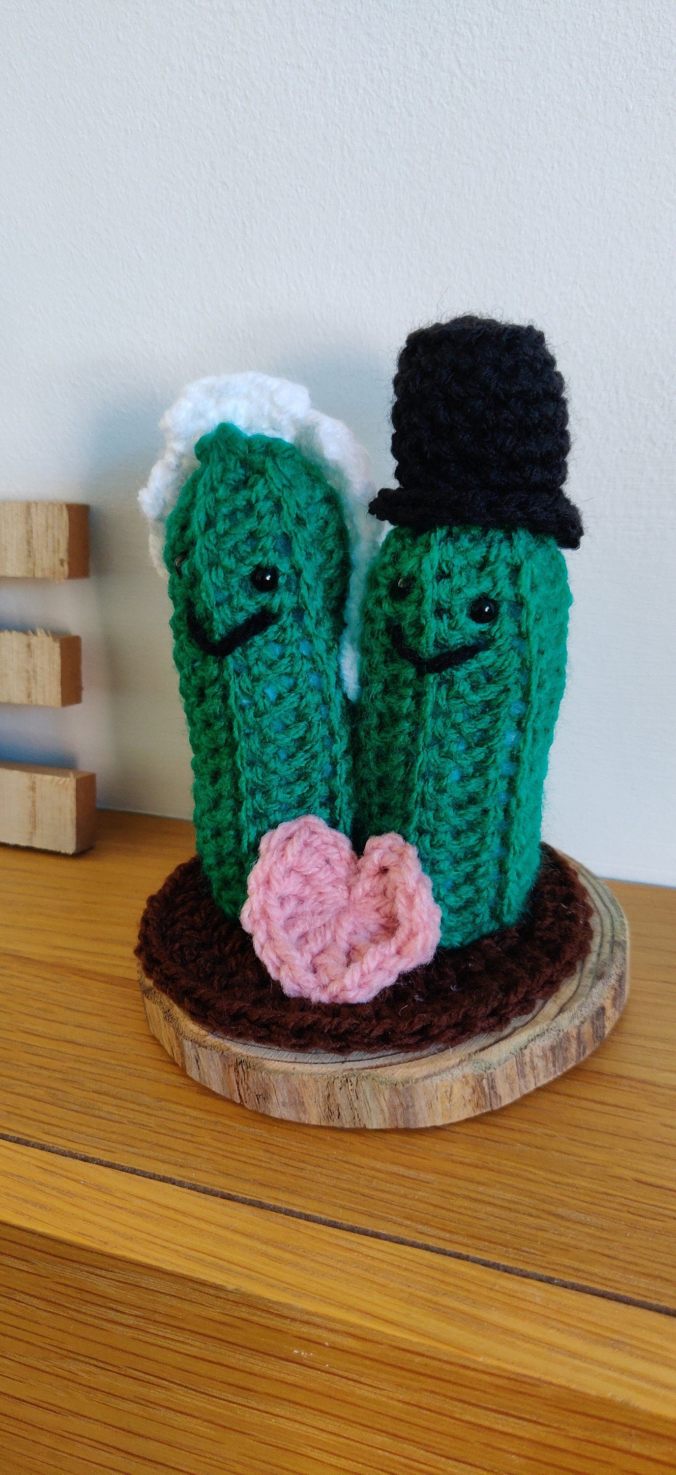 Crochet Cactuses Wedding Gift, Unique Wedding Decorations, Bride and Groom Wedding cake Topper, Wedding Present for Couple, Bride and Groom