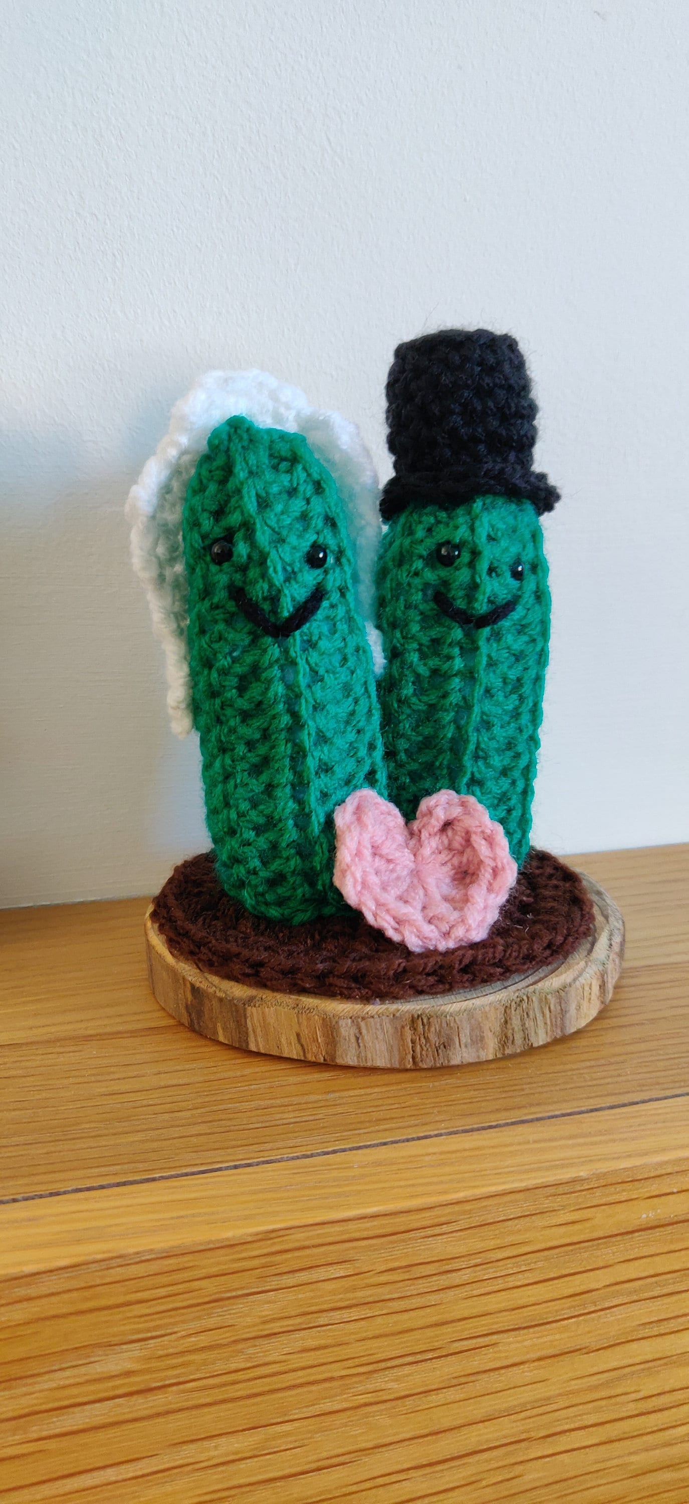 Crochet Cactuses Wedding Gift, Unique Wedding Decorations, Bride and Groom Wedding cake Topper, Wedding Present for Couple, Bride and Groom