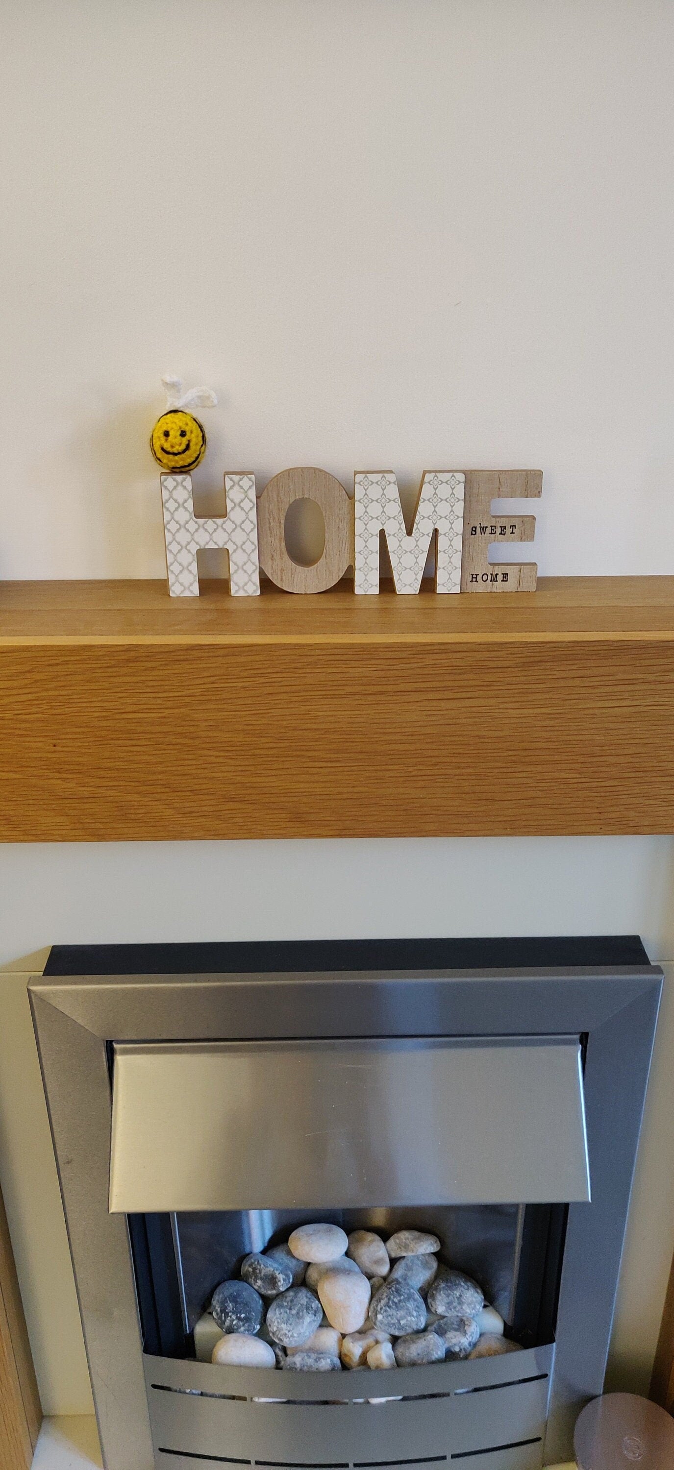Wooden Home Sweet Home Sign, Freestanding Sign for Shelf, Crochet Bee Pun Sign, Patterned Cosy Core Decoration, Housewarming, New Home Gift