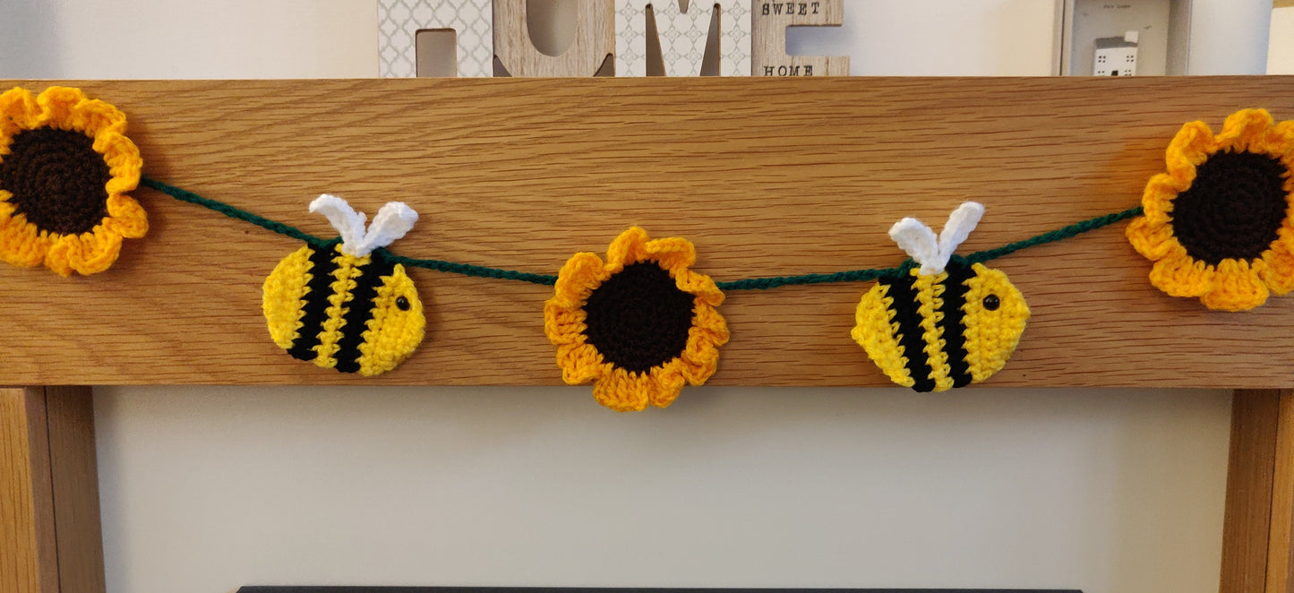 Crochet Sunflower and Bumblebee Garland, Summer Bunting (120cm)