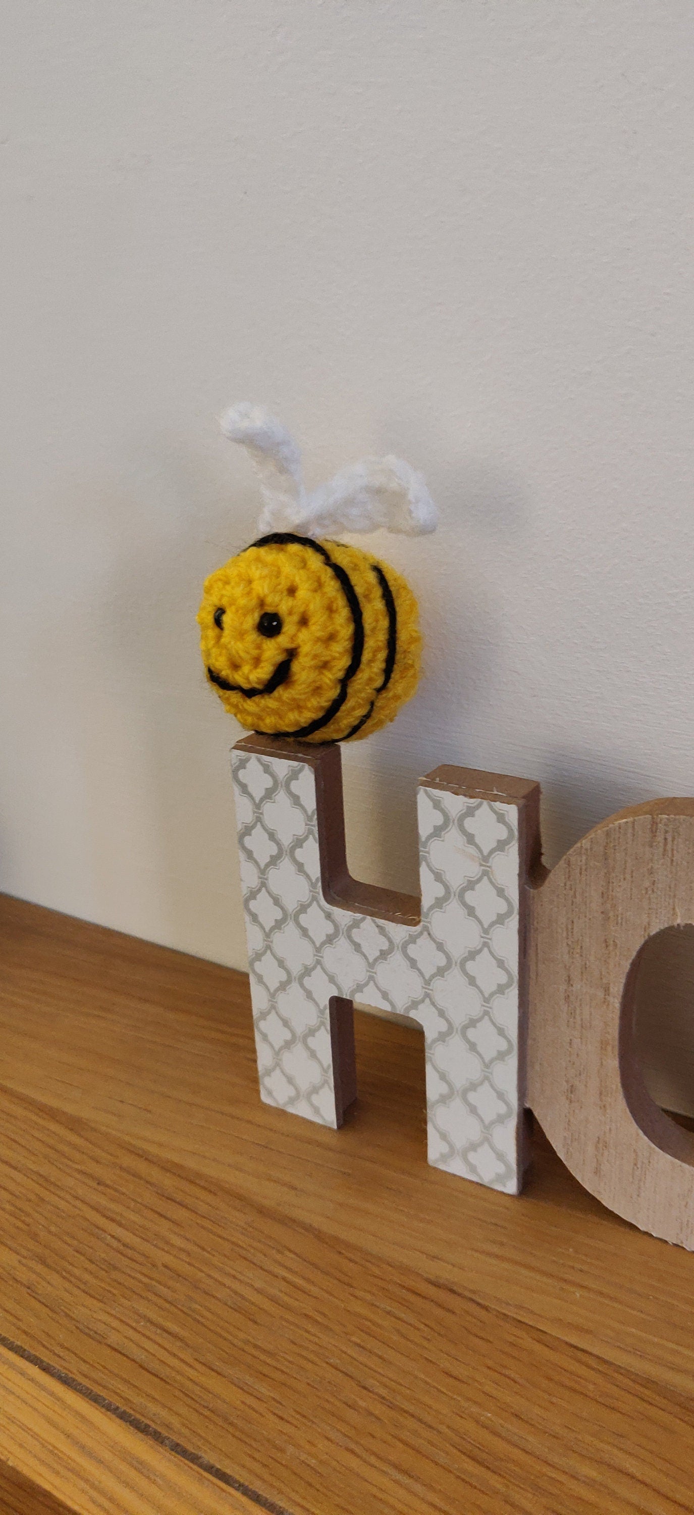 Wooden Home Sweet Home Sign, Freestanding Sign for Shelf, Crochet Bee Pun Sign, Patterned Cosy Core Decoration, Housewarming, New Home Gift