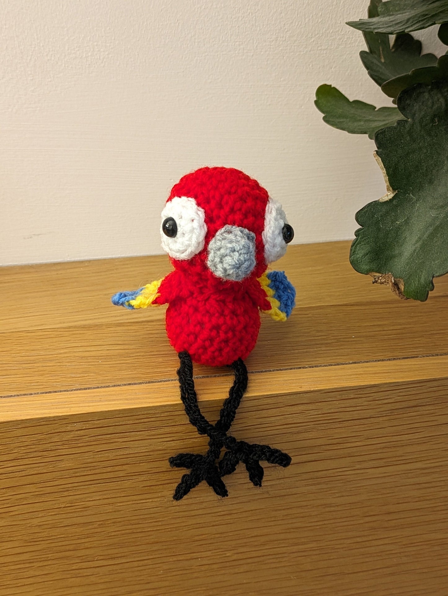 Macaw Parrot Shelf Sitter Ornament, Personalised Bird Pet Portrait, Memorial, Tropical Bird Lover Gift, Crochet Parrot Feather, Parrot Stand