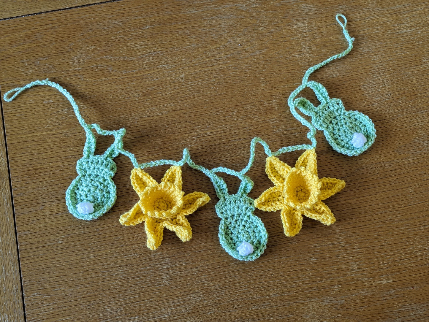 Green Bunny and Daffodil Garland, Crochet Garland, Rabbit Garland, Crochet Bunny Bunting, Crochet Animals, Rabbit Gift, Daffodil Flower Gift
