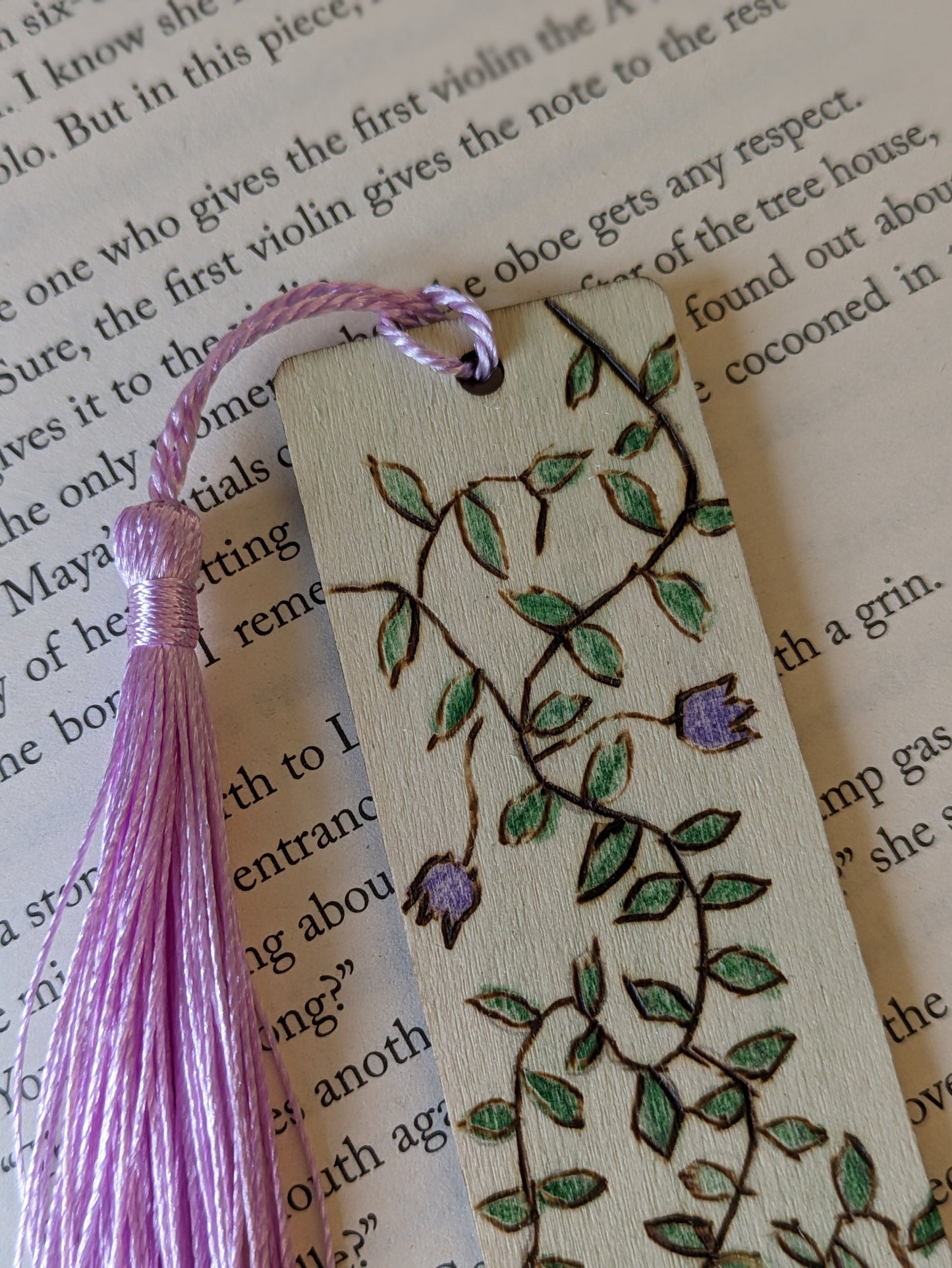 Green leaf Bookmark Gift, Wooden Flower Book Marker, Tulip Book Accessories, Tassel, Book Lover Gift, Geometric Design, Wood Burnt