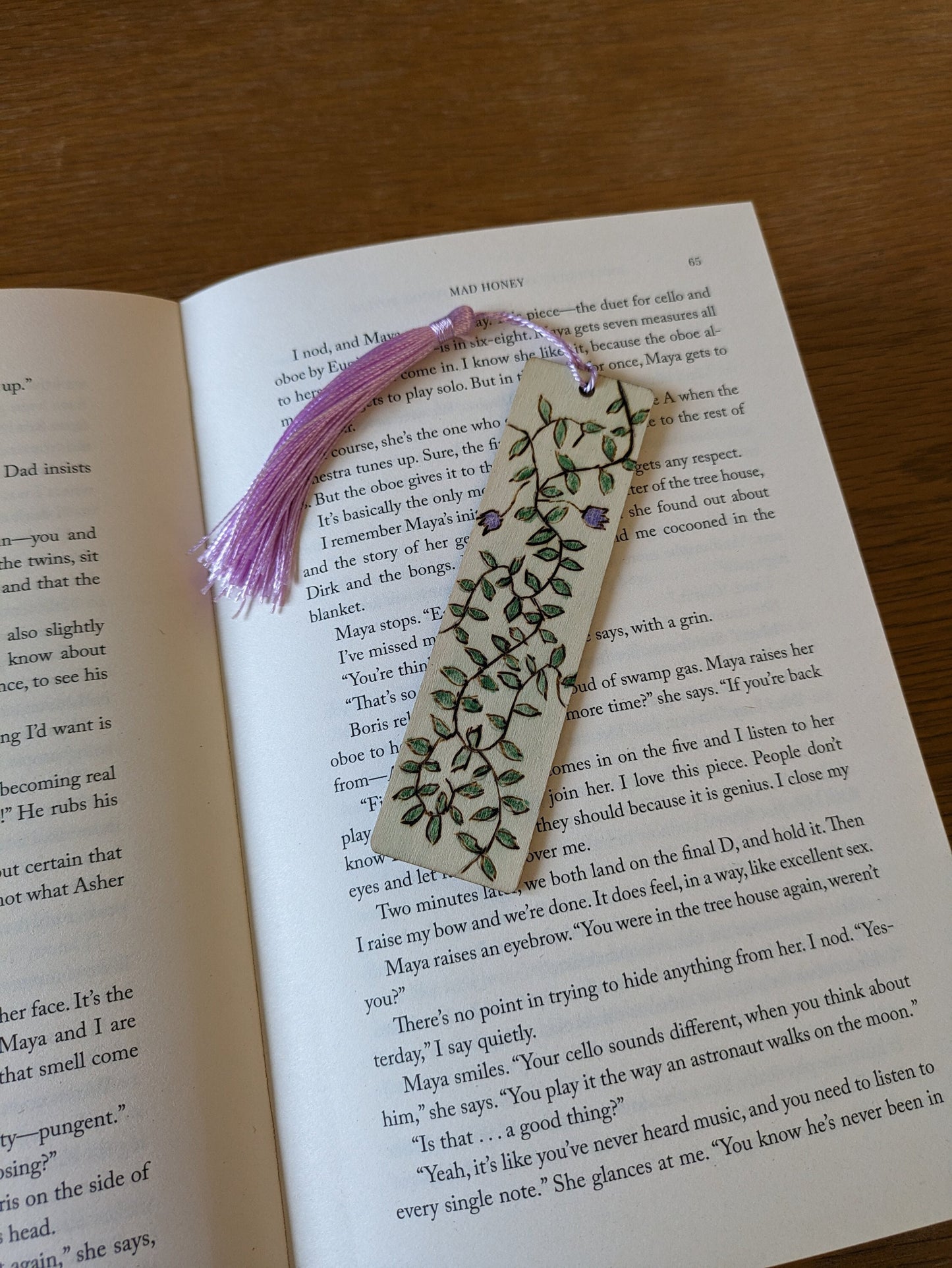 Green leaf Bookmark Gift, Wooden Flower Book Marker, Tulip Book Accessories, Tassel, Book Lover Gift, Geometric Design, Wood Burnt