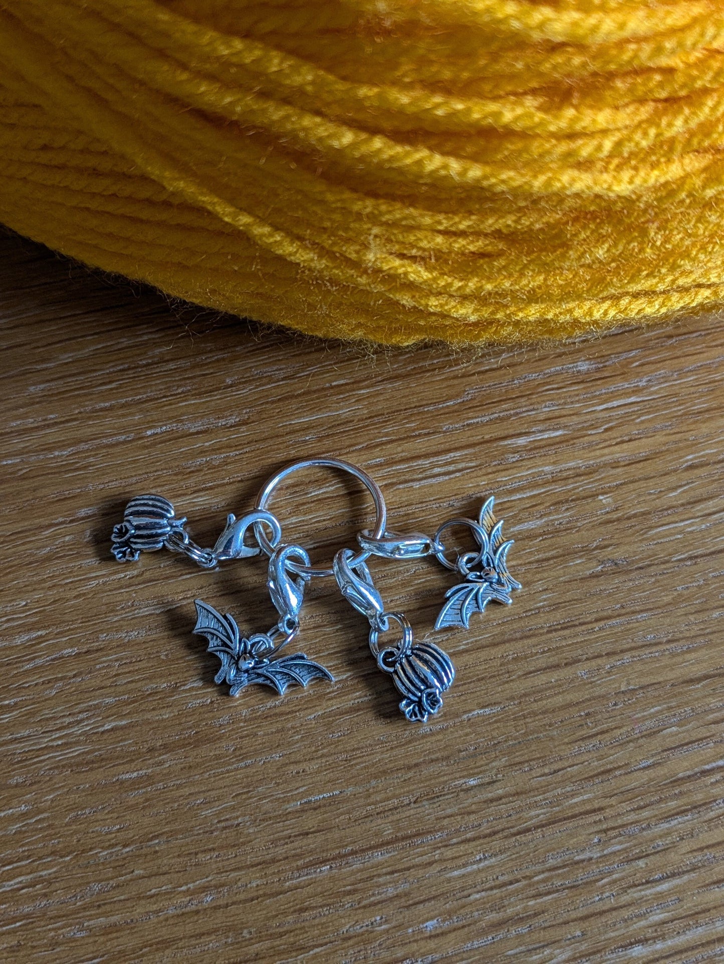 Set of Four Crochet Stitch Markers, Halloween Craft, Kitting Stitch Marker UK, Crochet Accessories, Gift for Crafter, Pumpkin and Bat Charm