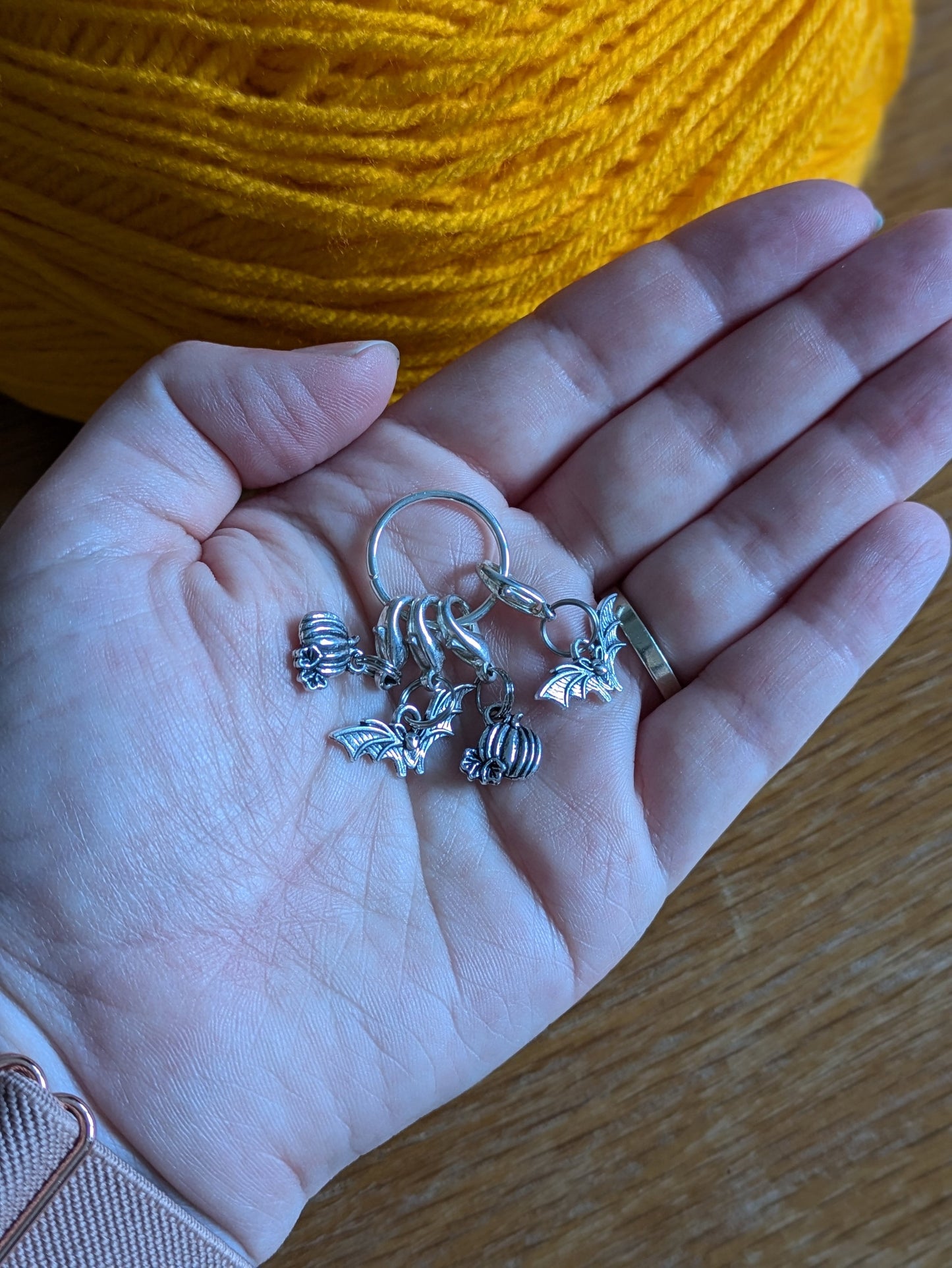Set of Four Crochet Stitch Markers, Halloween Craft, Kitting Stitch Marker UK, Crochet Accessories, Gift for Crafter, Pumpkin and Bat Charm