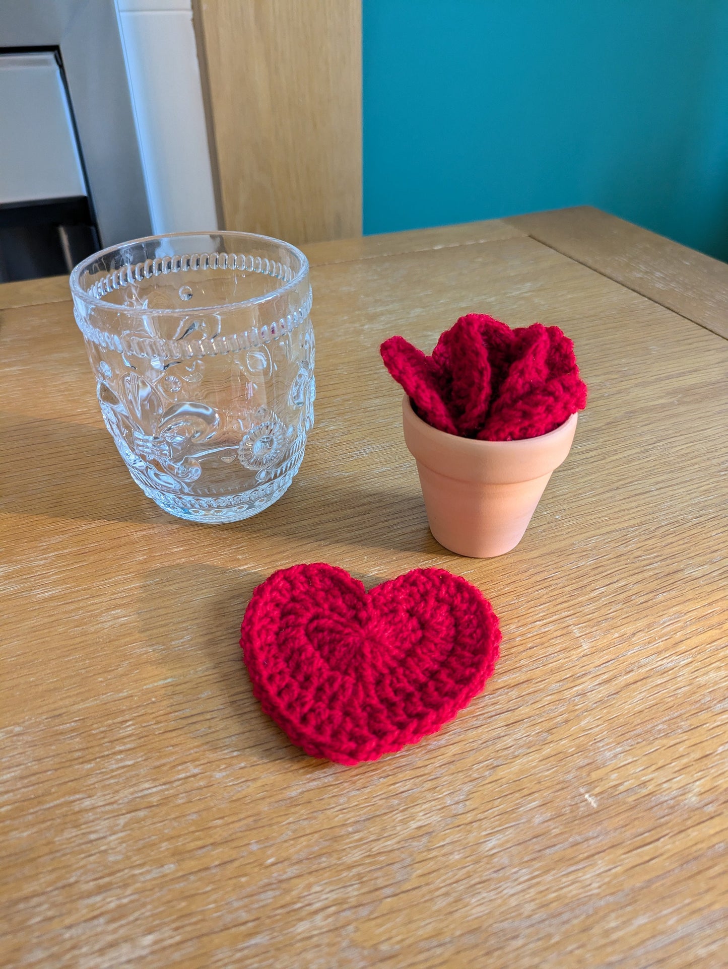 Heart Coasters, Crochet Red Rose Plant, Anniversary, Valentine Gift, Set of 4 or 6, Romantic Gift for Partner, Wife, Tableware Decorations
