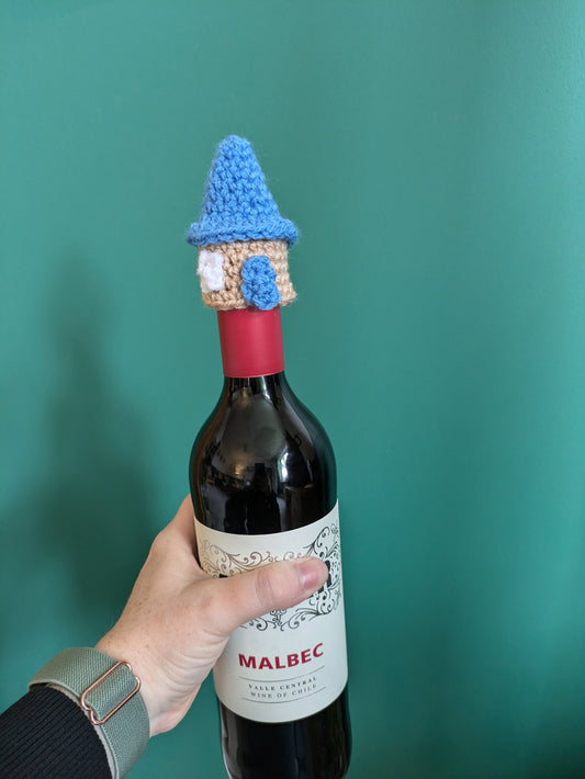 Housewarming Gift, New Home Present, Happy New Home Bottle Topper, Small Crochet House, Mini Cottage, Wine Bottle Decorations