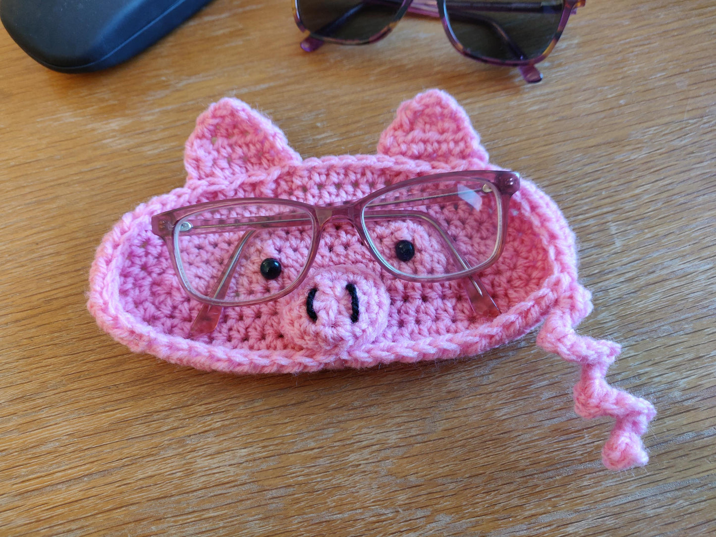 Crochet Glasses Tray, Pink Pig Bear Glasses Holder, Cute Piglet Gift for Glasses Wearer kids, Pig lover, Animal Glasses Accessories, Case