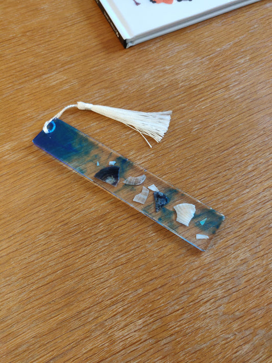 Beach Shells Bookmark Gift, Book Accessories, Resin bookmark for Beach Lover, Nautical Theme, Seaside Gift, Shell Pattern