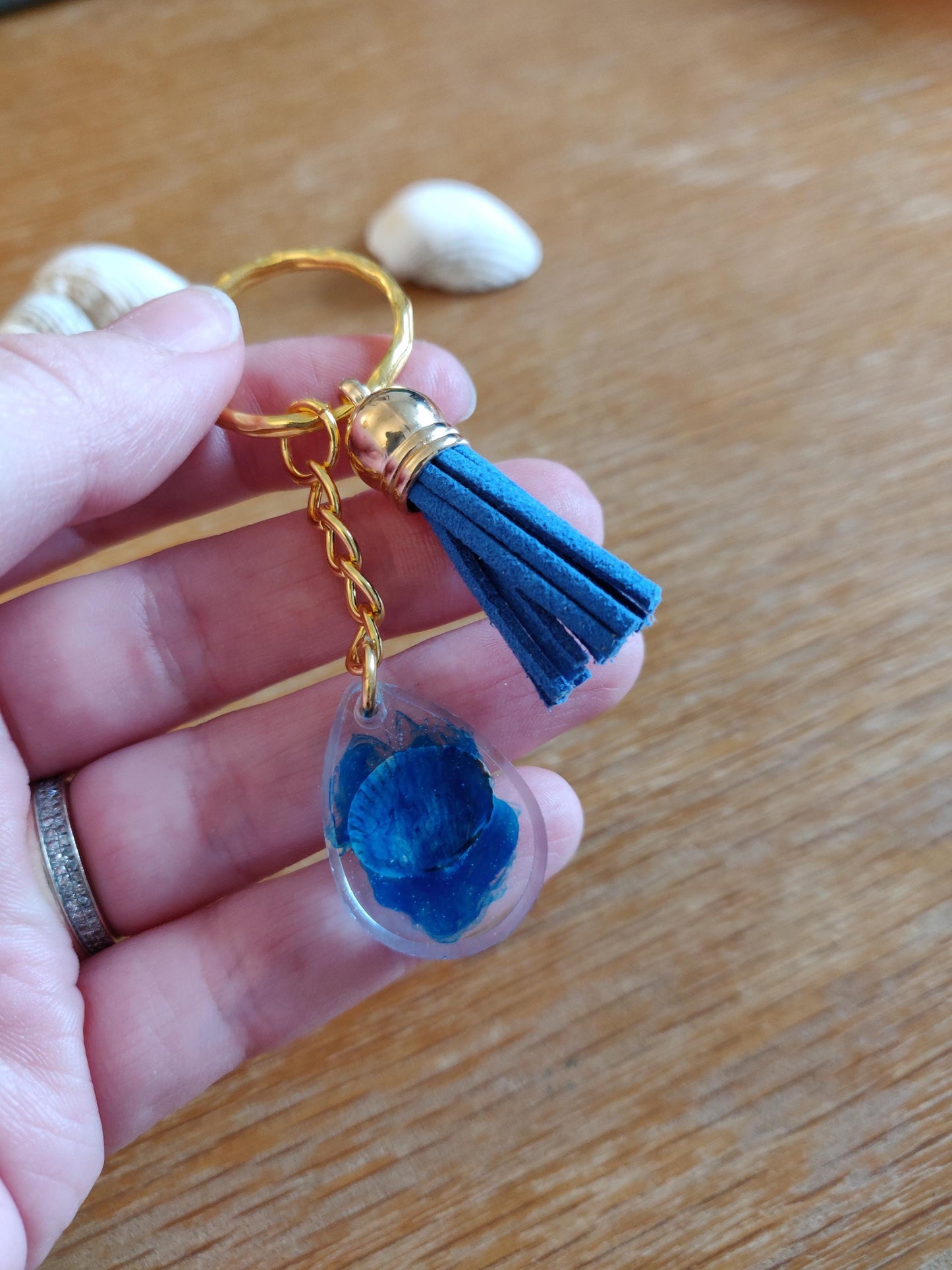 Resin Shell Keychain, Handmade Beach Bag Charm, Shell Keyring with Tassel, Unique Keyring for Her, Blue Water, Sea Themed Teacher Gift