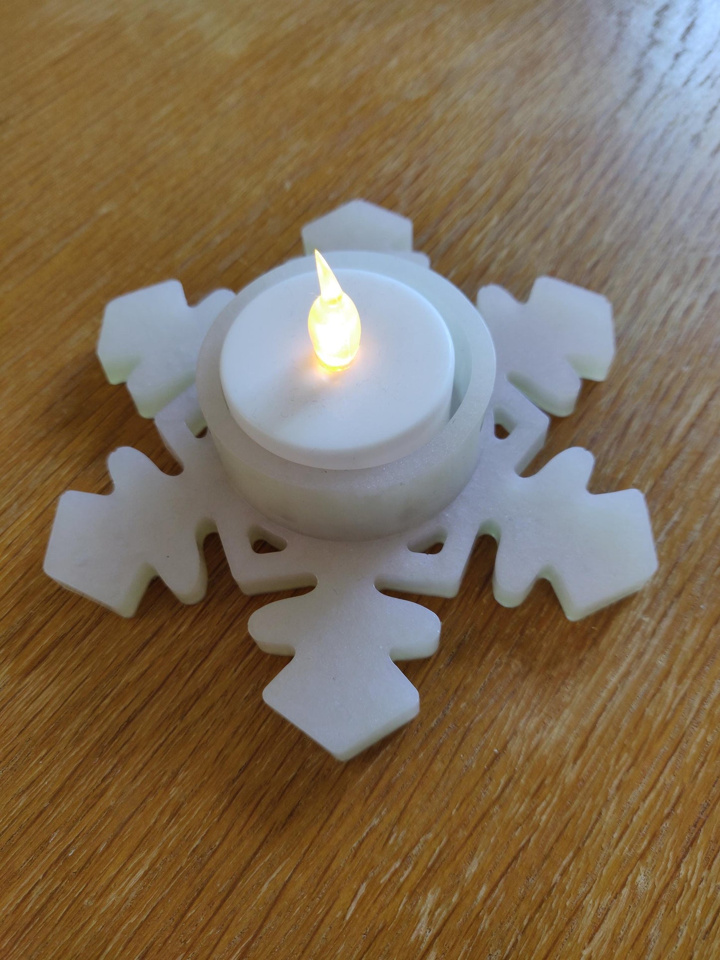 Resin Snowflake Tea Light Holder: Winter Christmas Table Decor