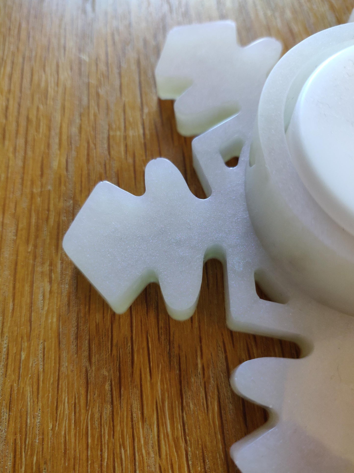 Resin Snowflake Tea Light Holder: Winter Christmas Table Decor