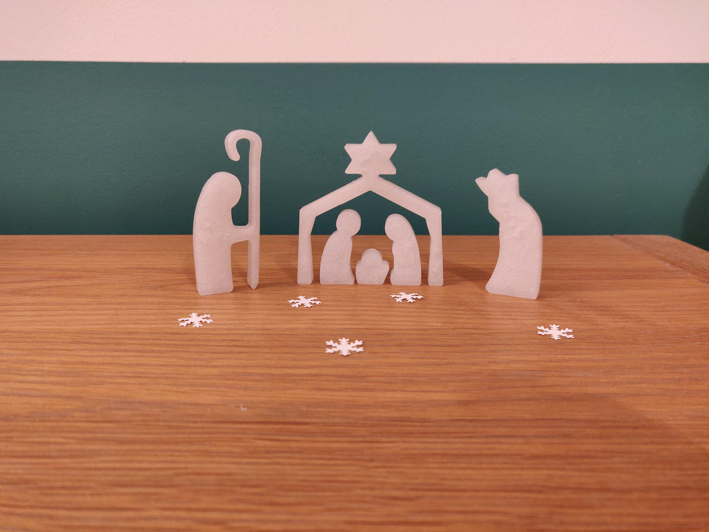 Pearl White Nativity Scene: Golden Angel, Mary, Joseph, Baby Jesus