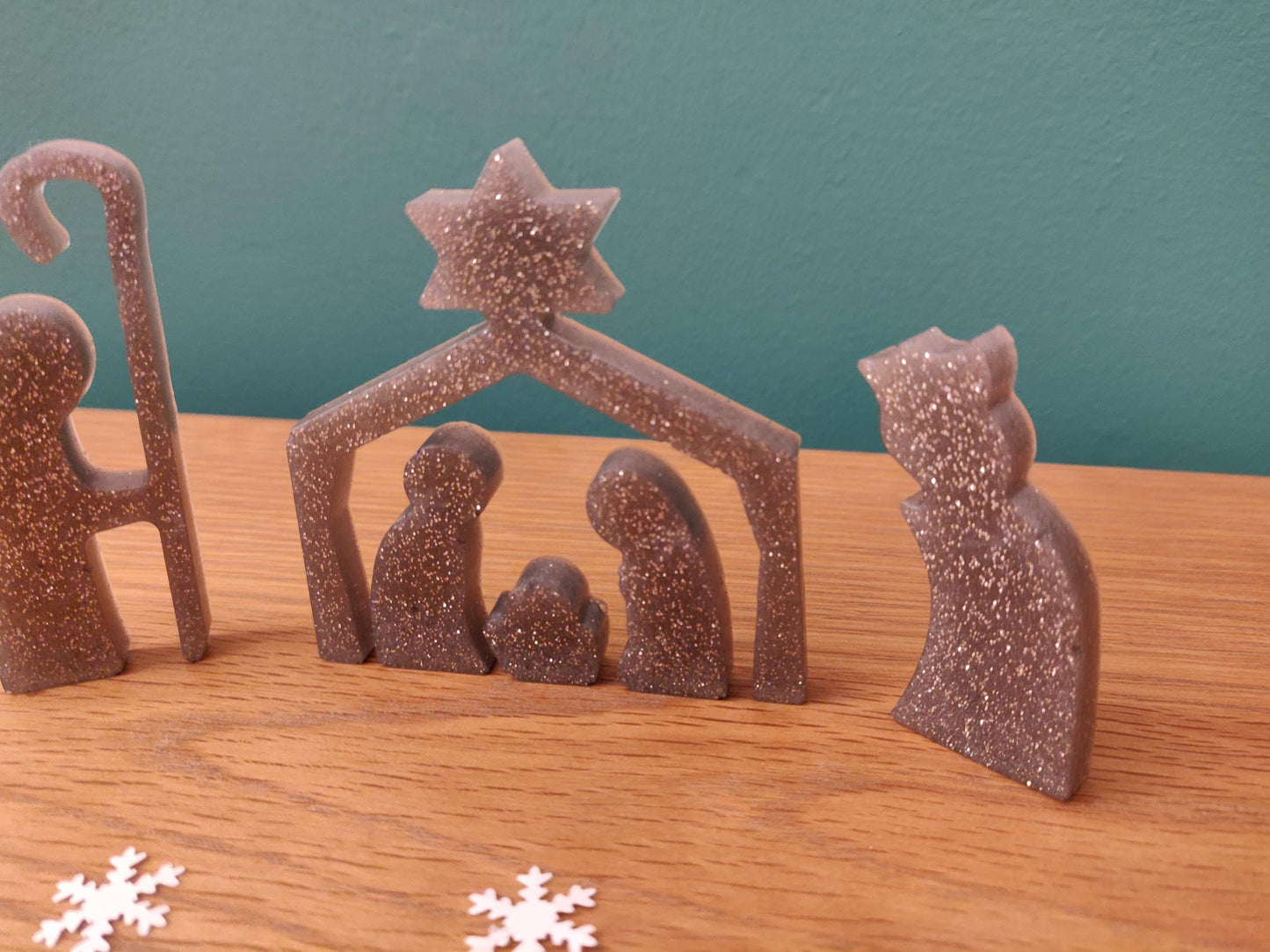 Pearl White Nativity Scene: Golden Angel, Mary, Joseph, Baby Jesus